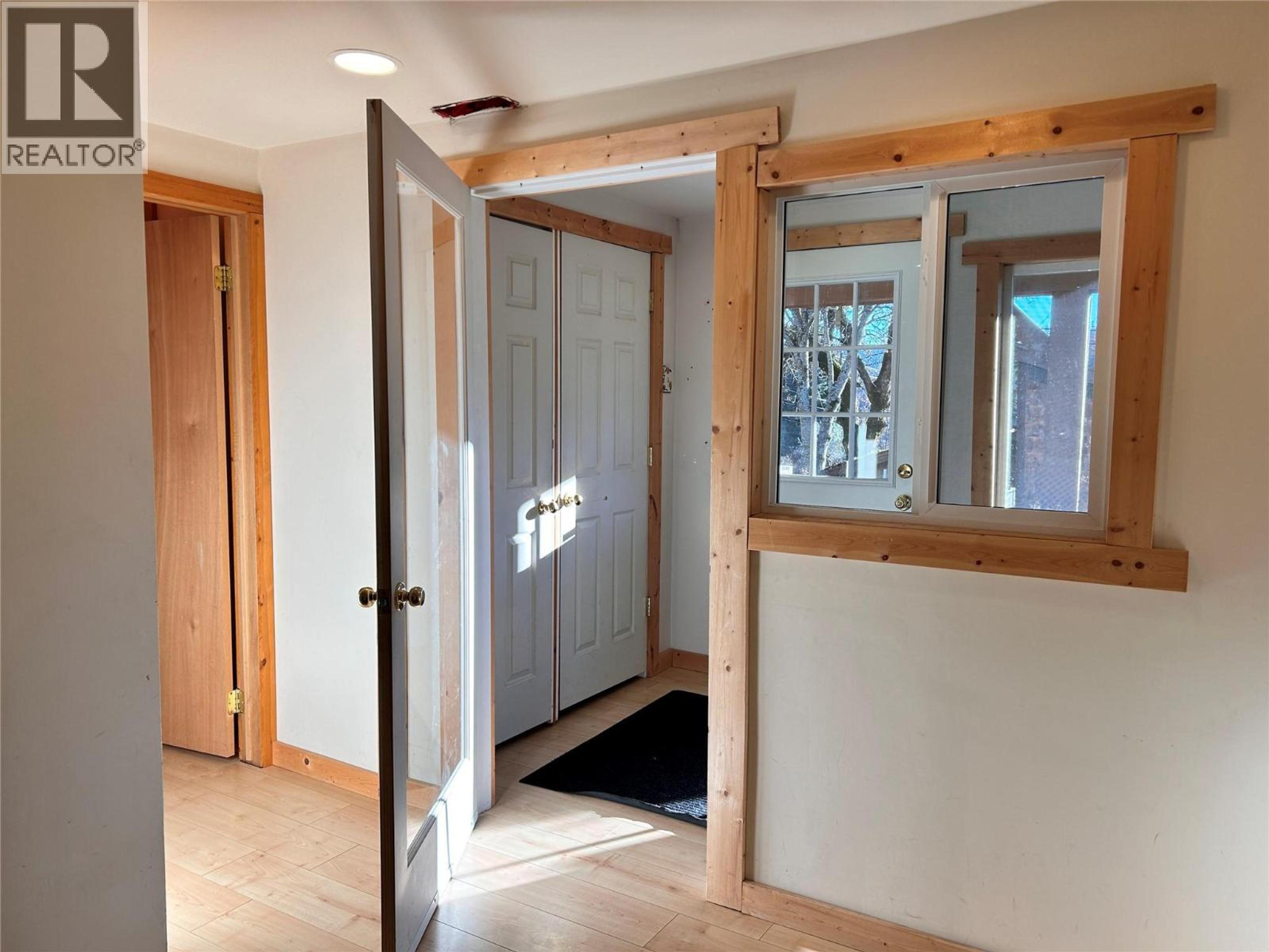 1684 LEROI AVENUE - 6