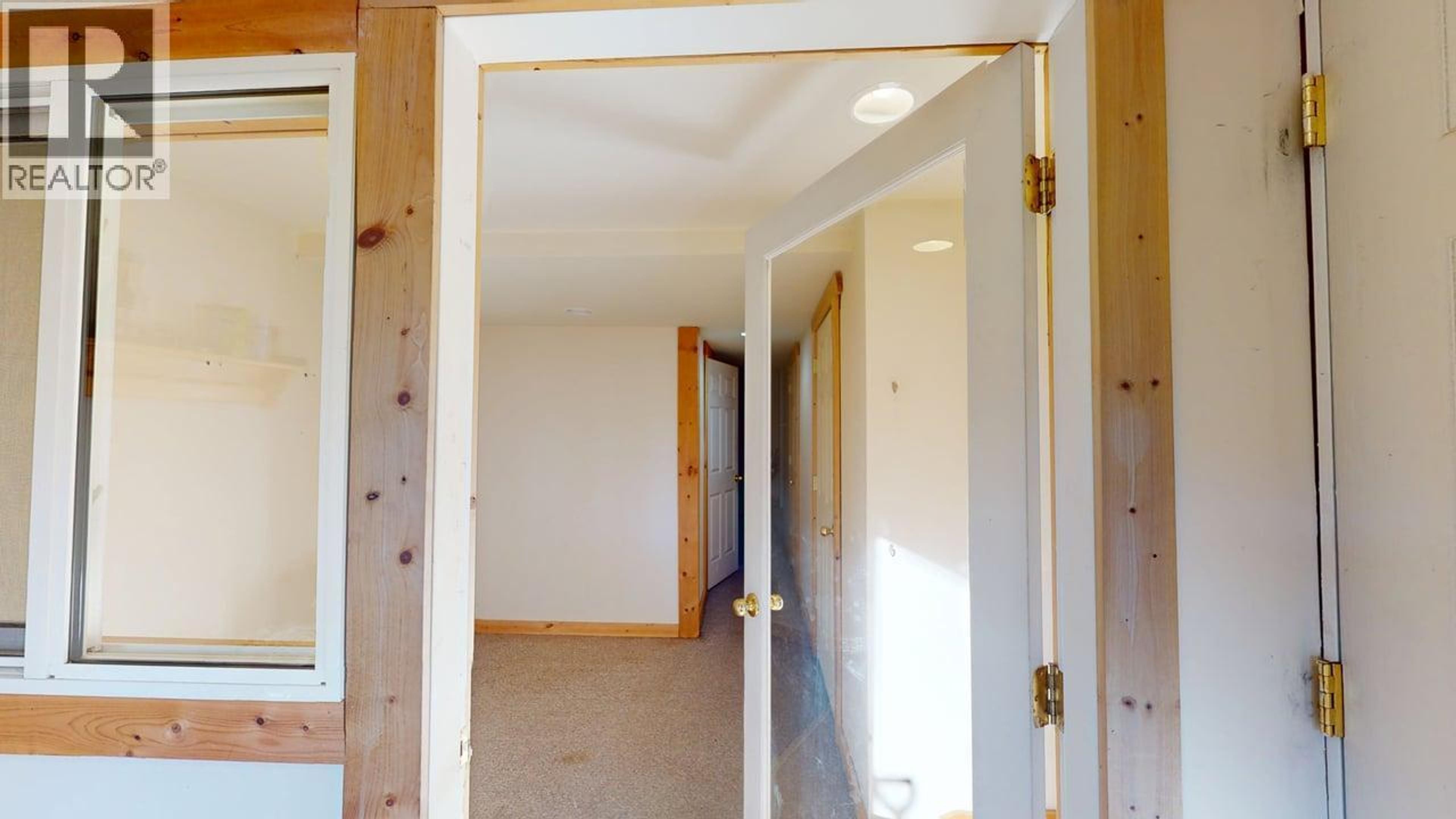 1684 LEROI AVENUE - 7