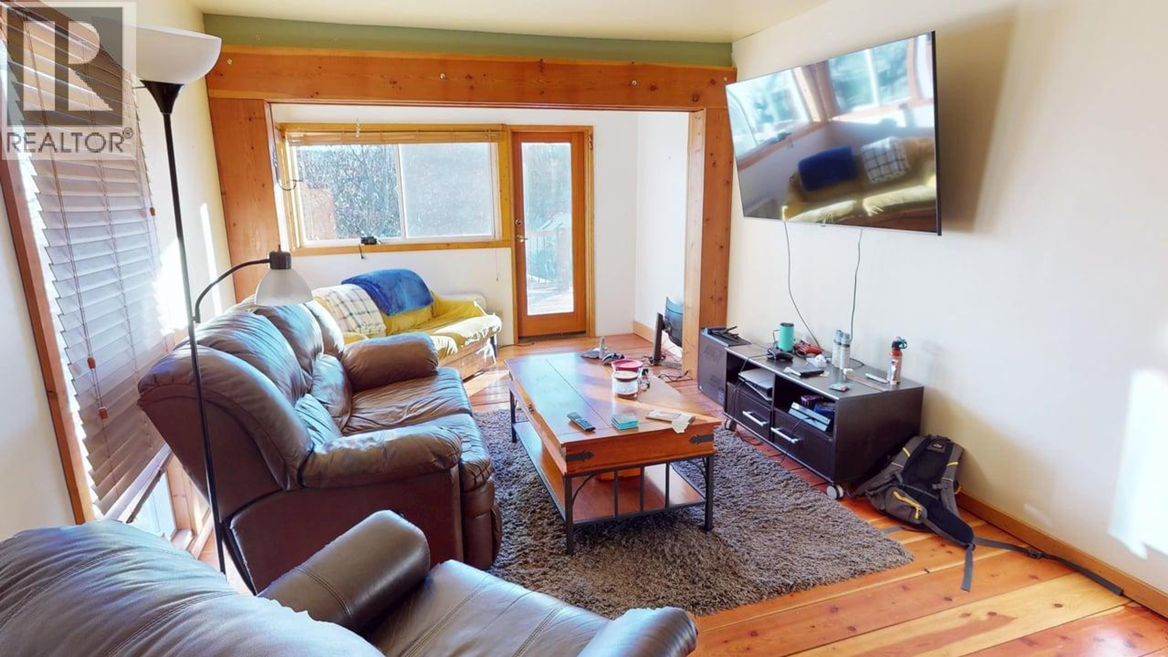 1684 LEROI AVENUE - 21