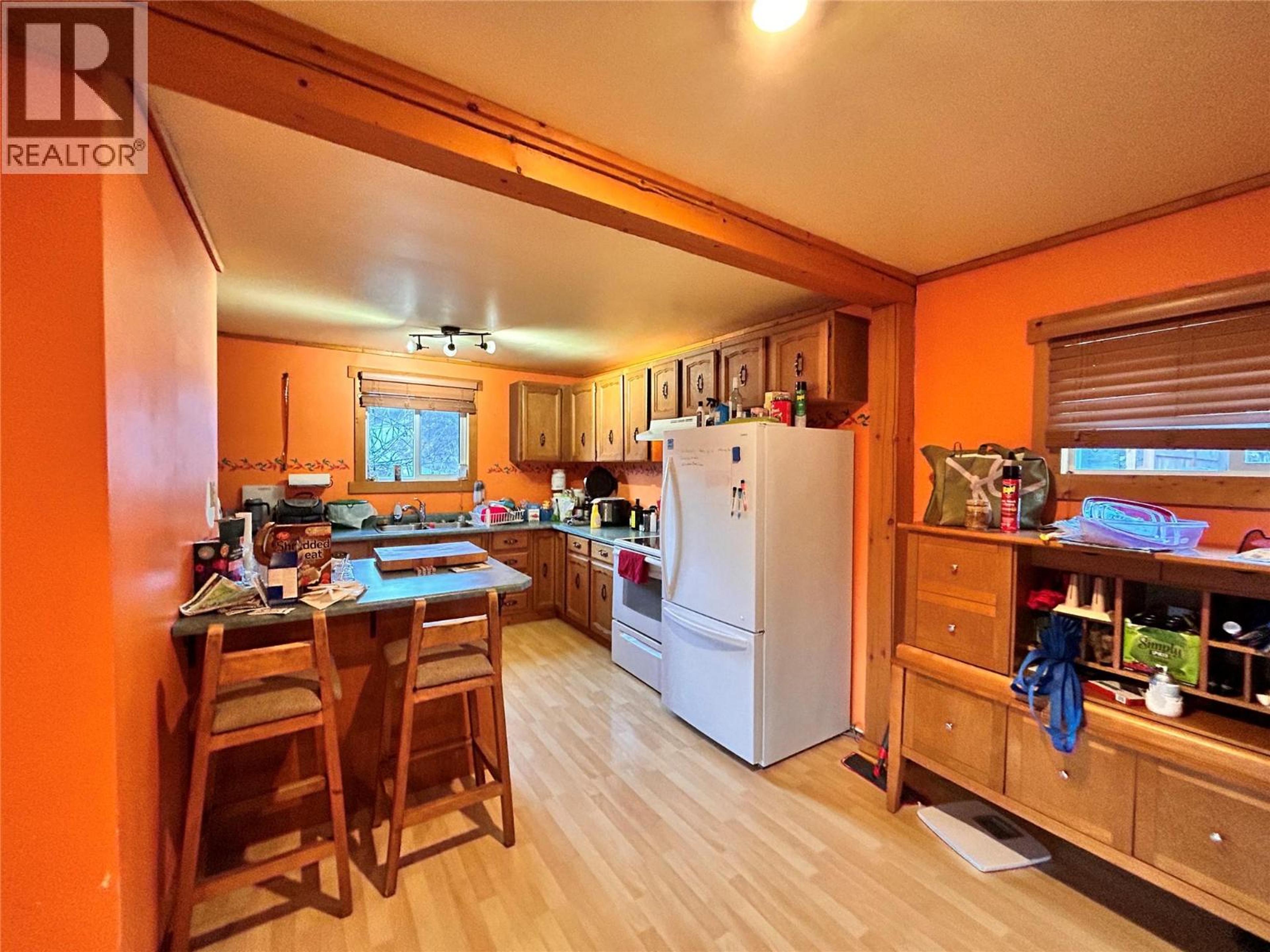 1684 LEROI AVENUE - 18