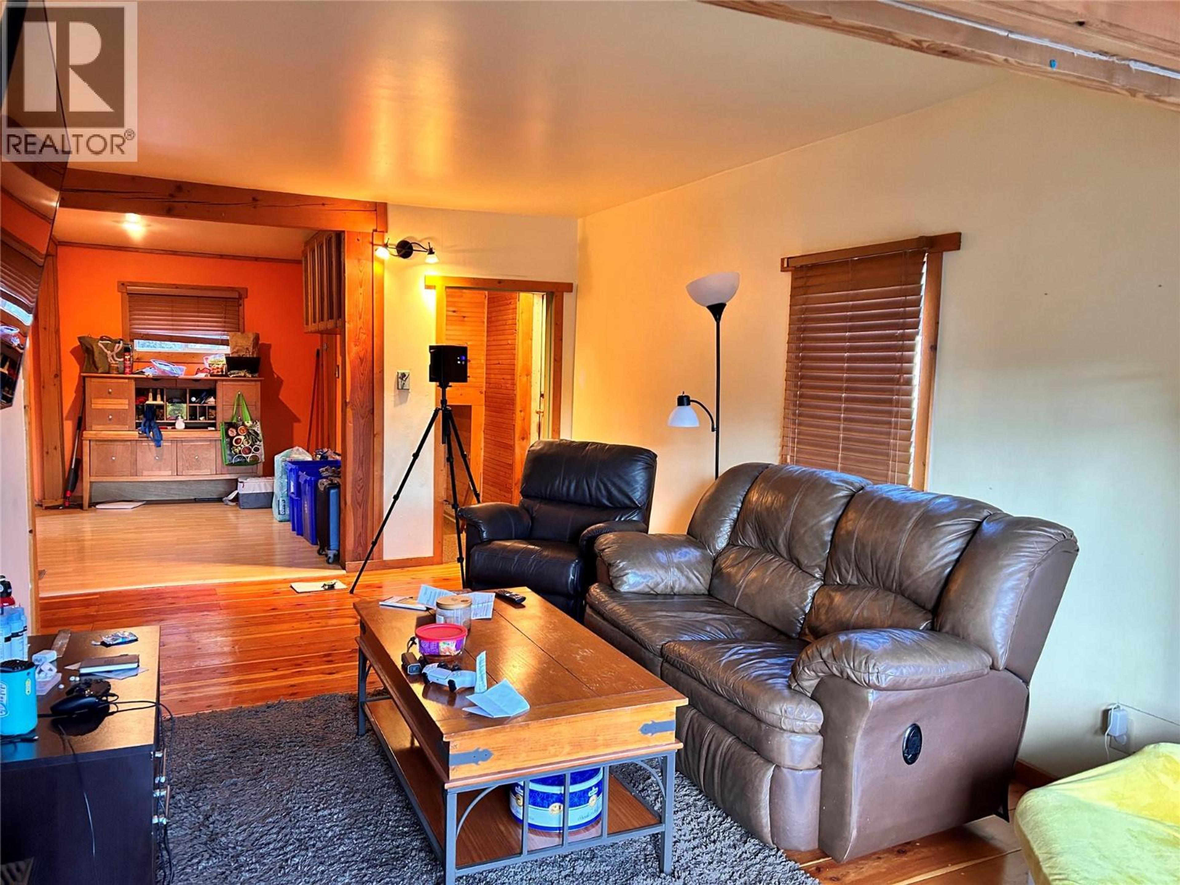 1684 LEROI AVENUE - 26