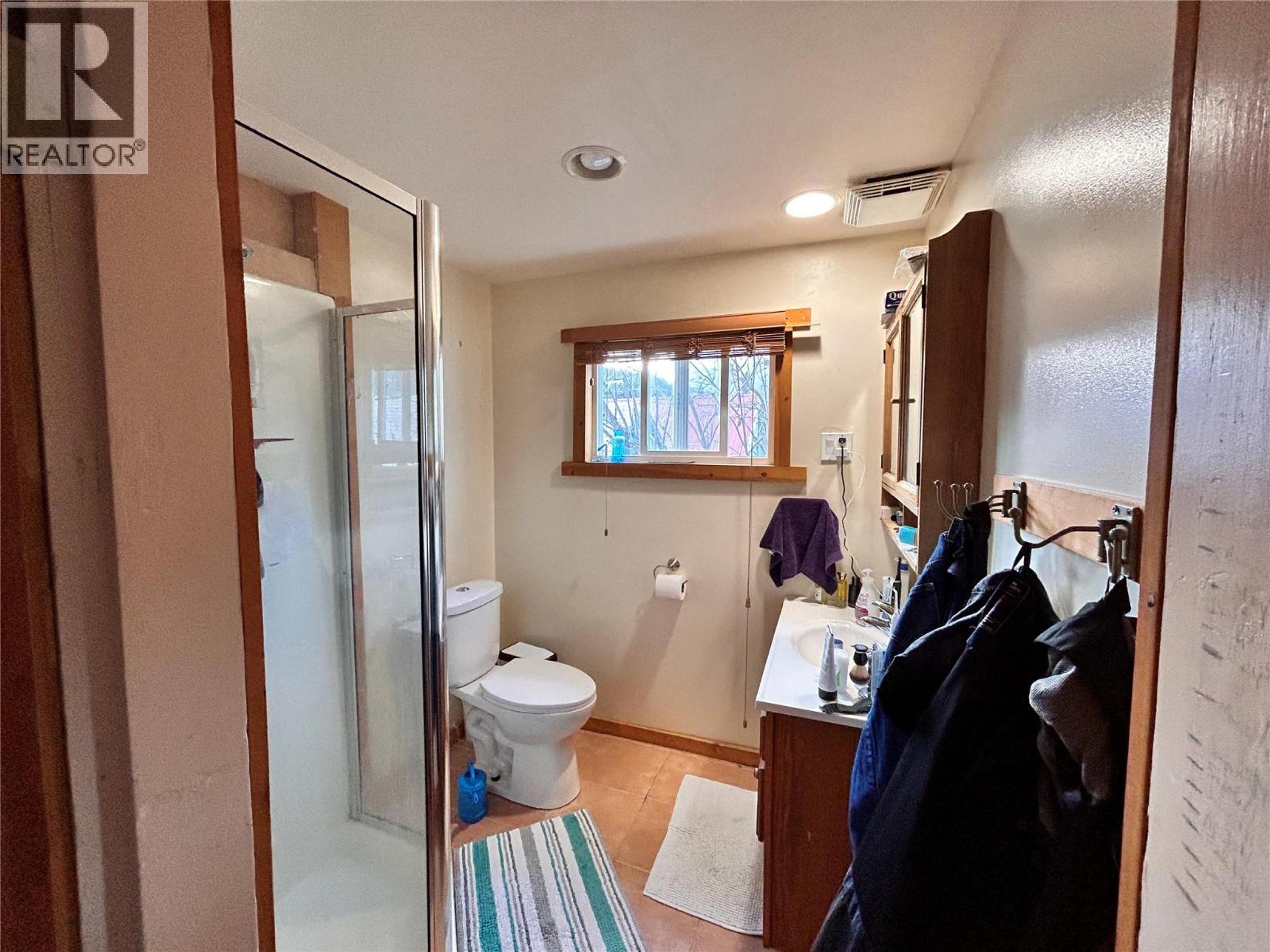 1684 LEROI AVENUE - 31