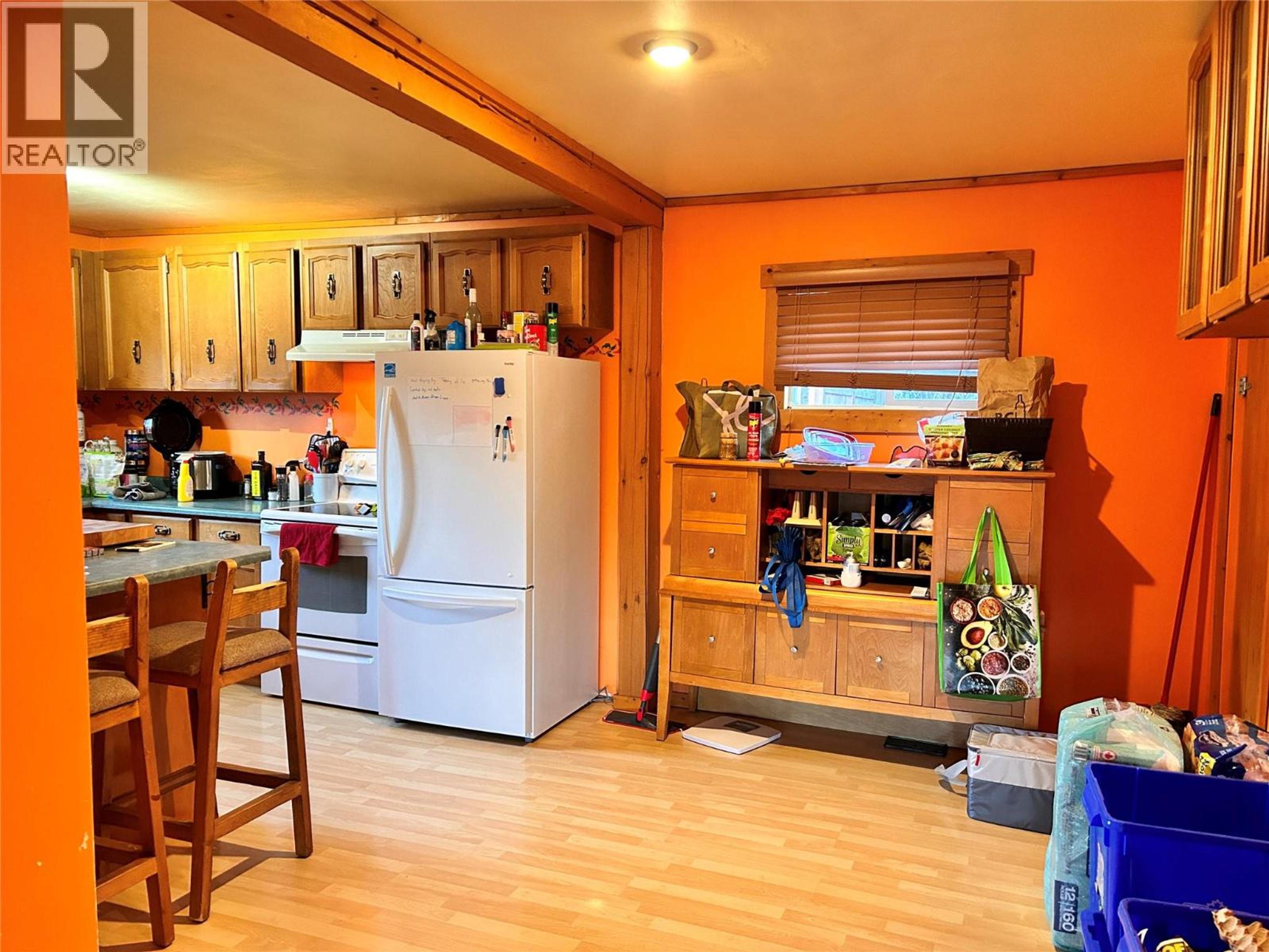 1684 LEROI AVENUE - 20