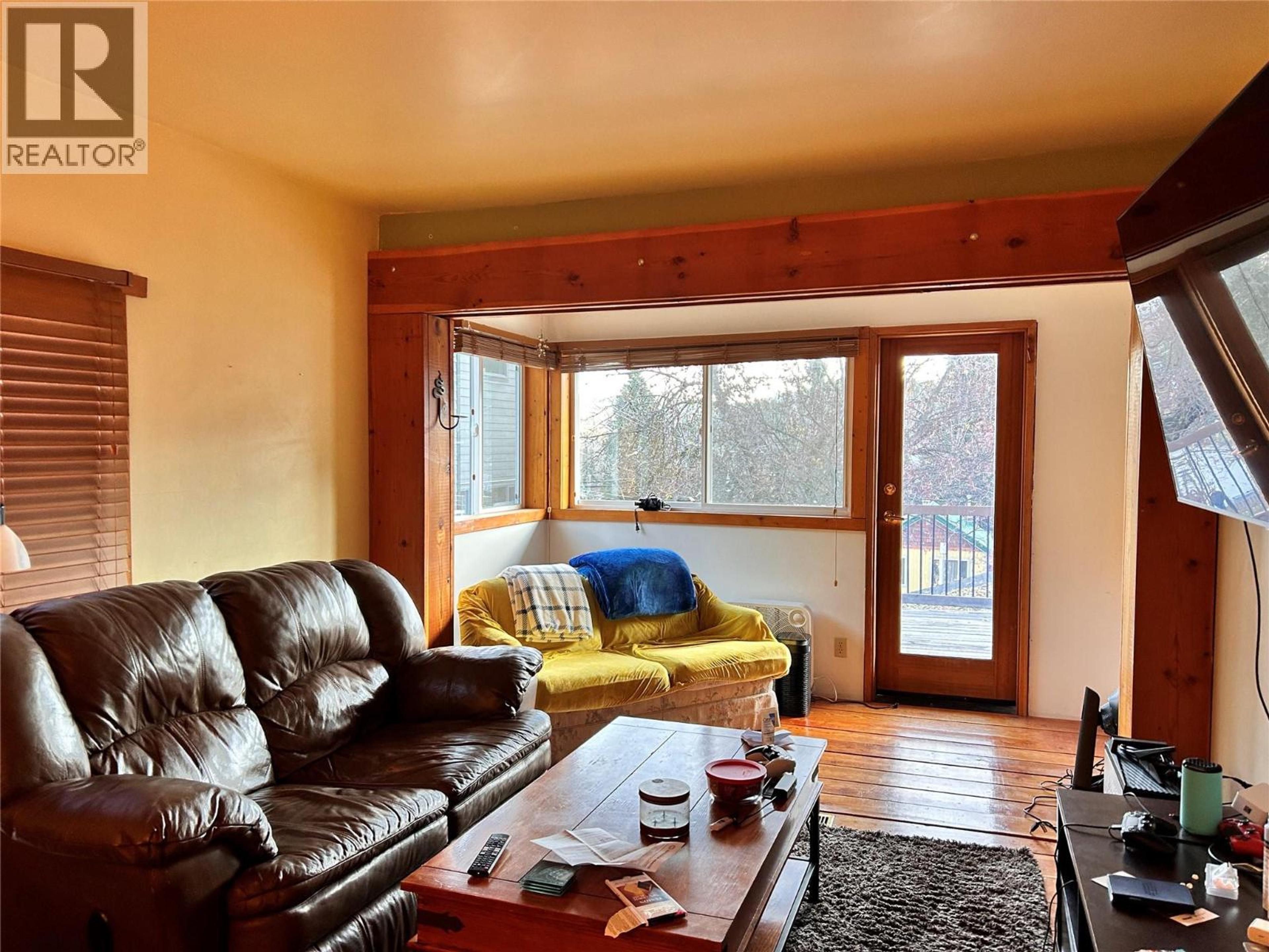 1684 LEROI AVENUE - 25