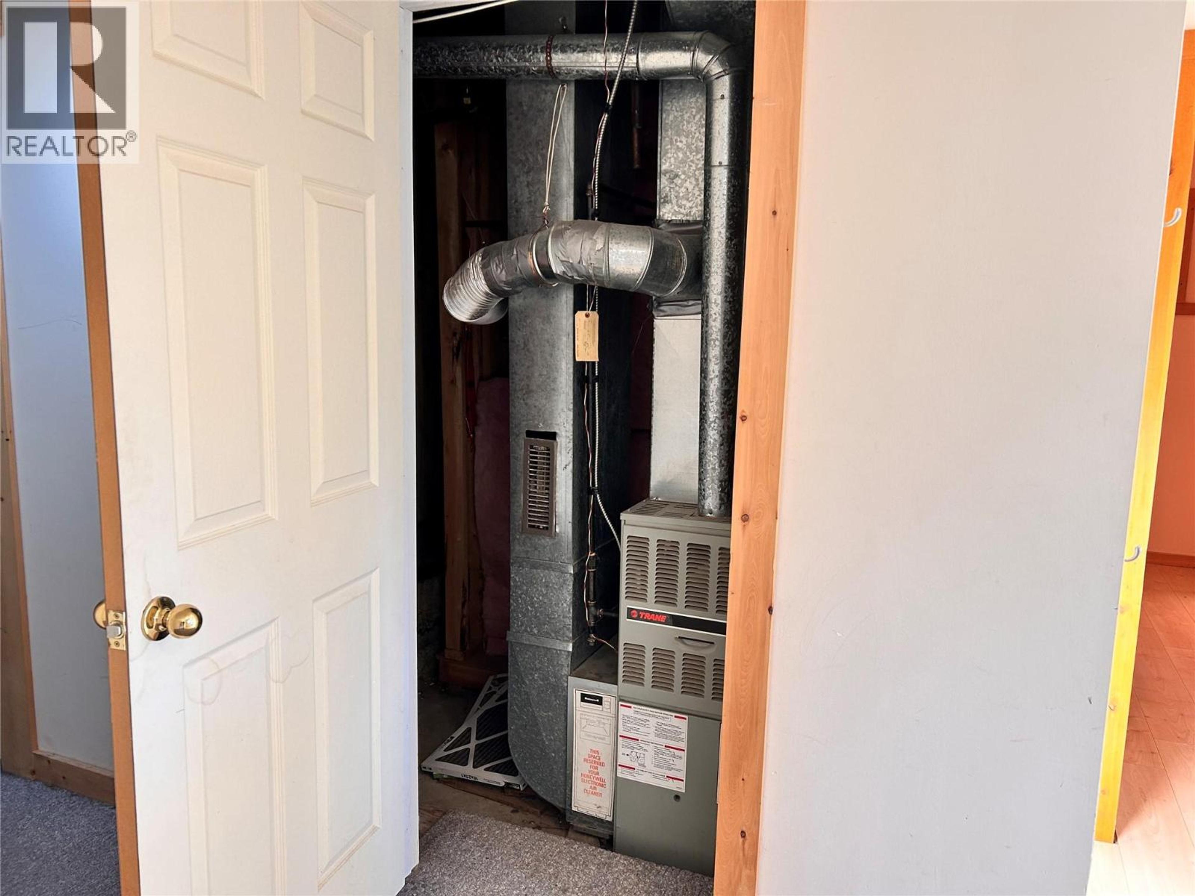 1684 LEROI AVENUE - 14