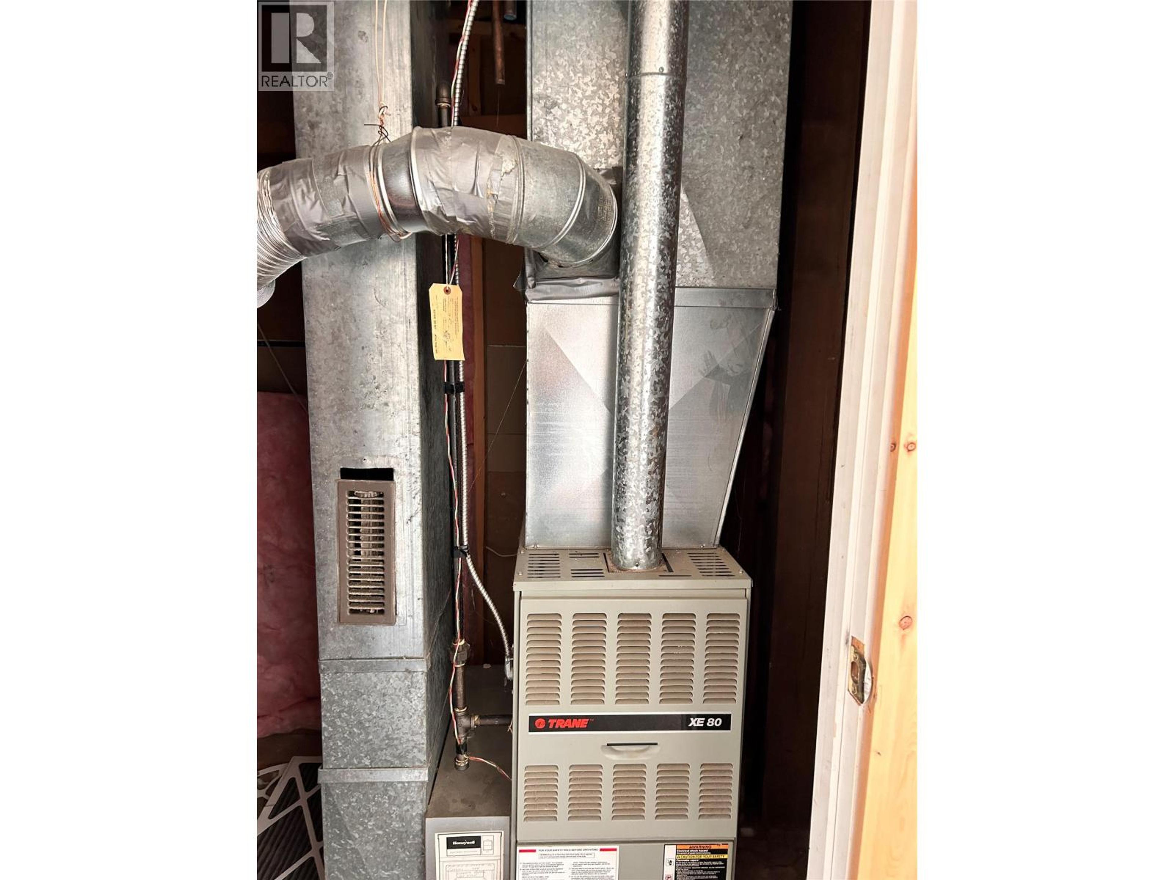 1684 LEROI AVENUE - 35