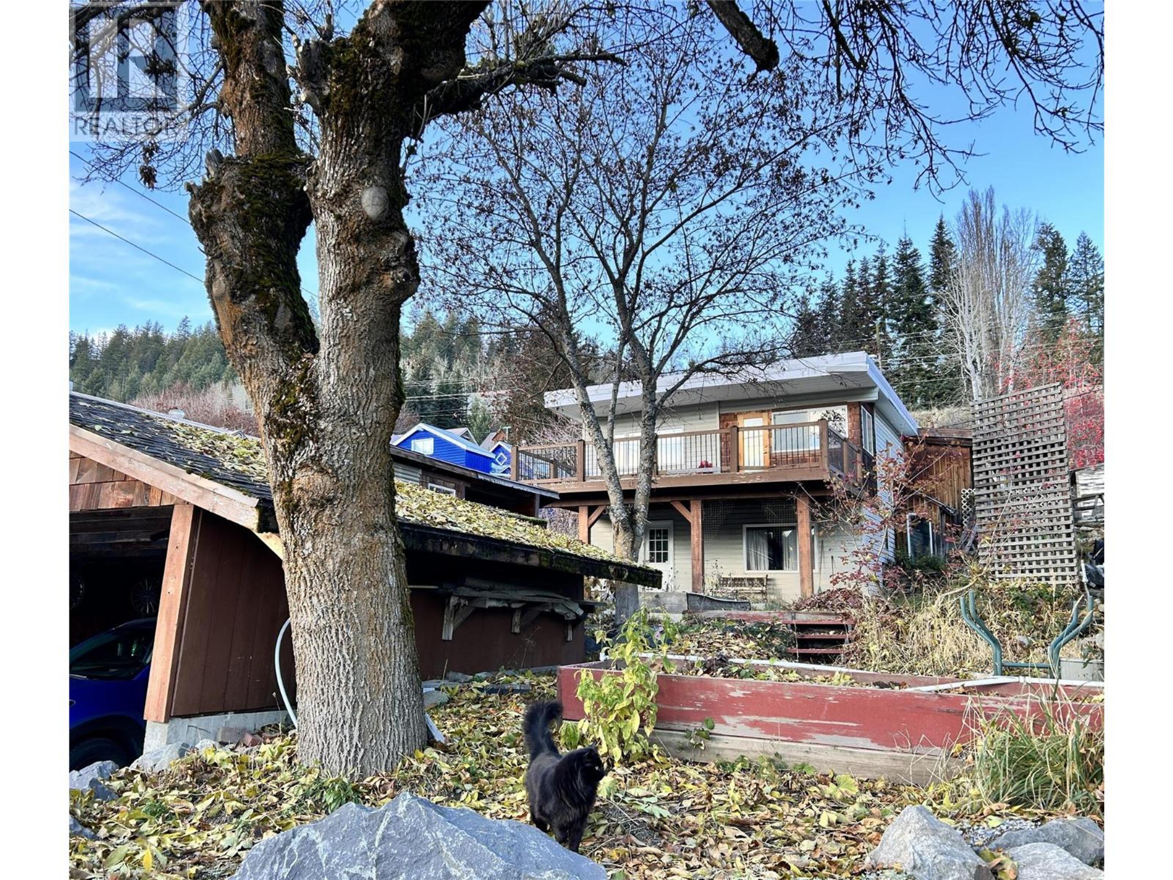 1684 LEROI AVENUE - 39