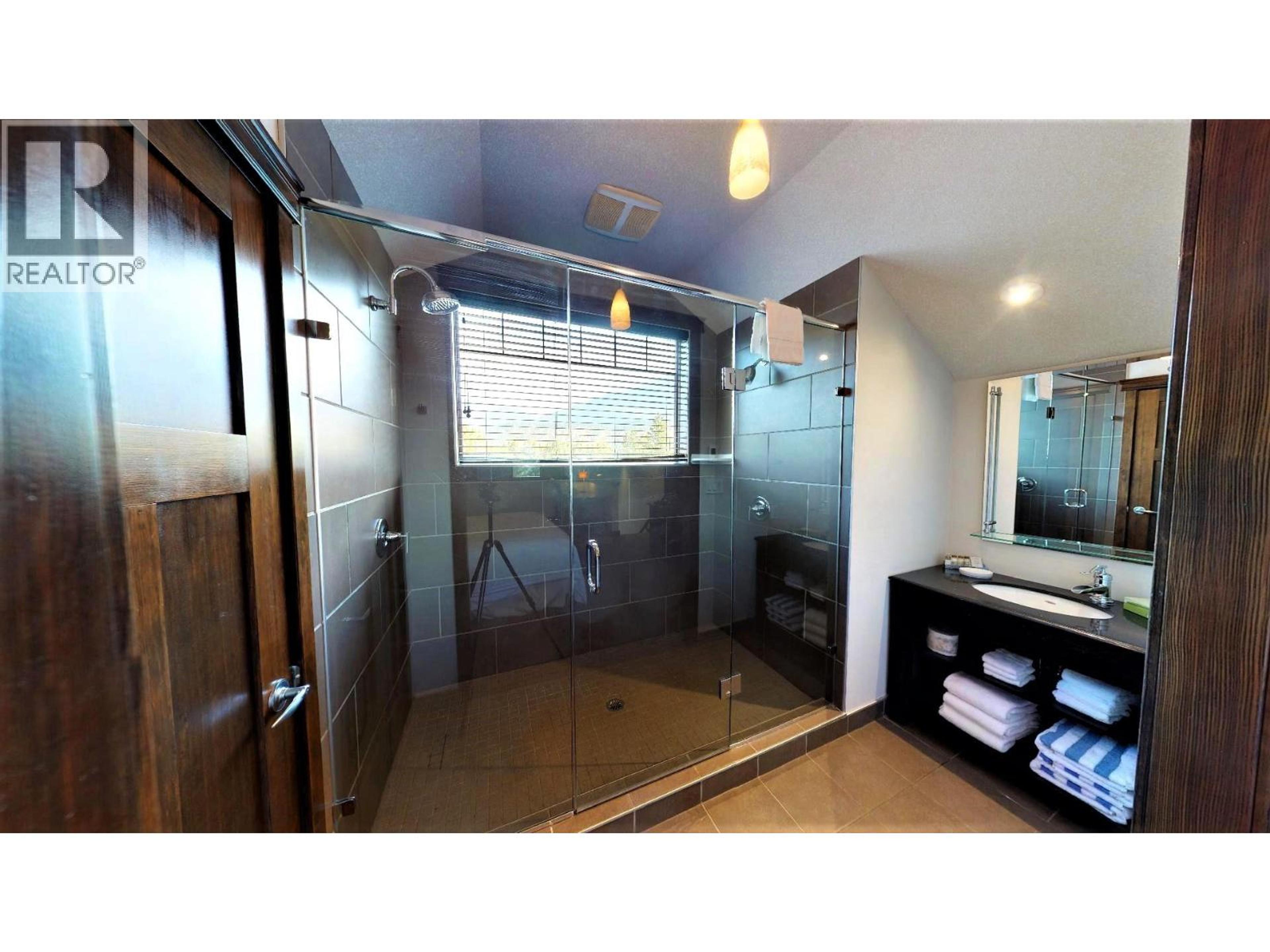 #735 M1 700 BIGHORN BOULEVARD - 37