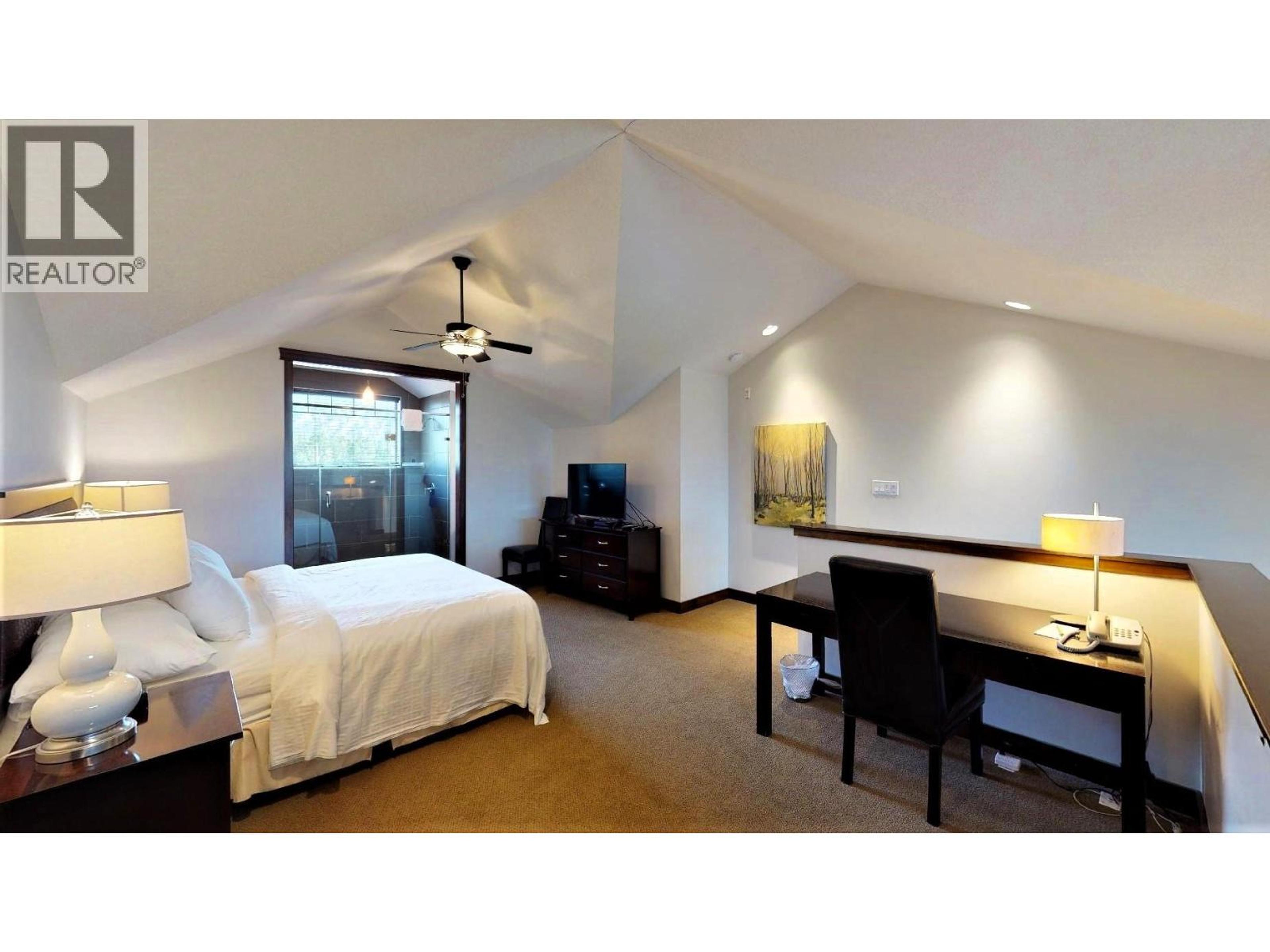 #735 M1 700 BIGHORN BOULEVARD - 35