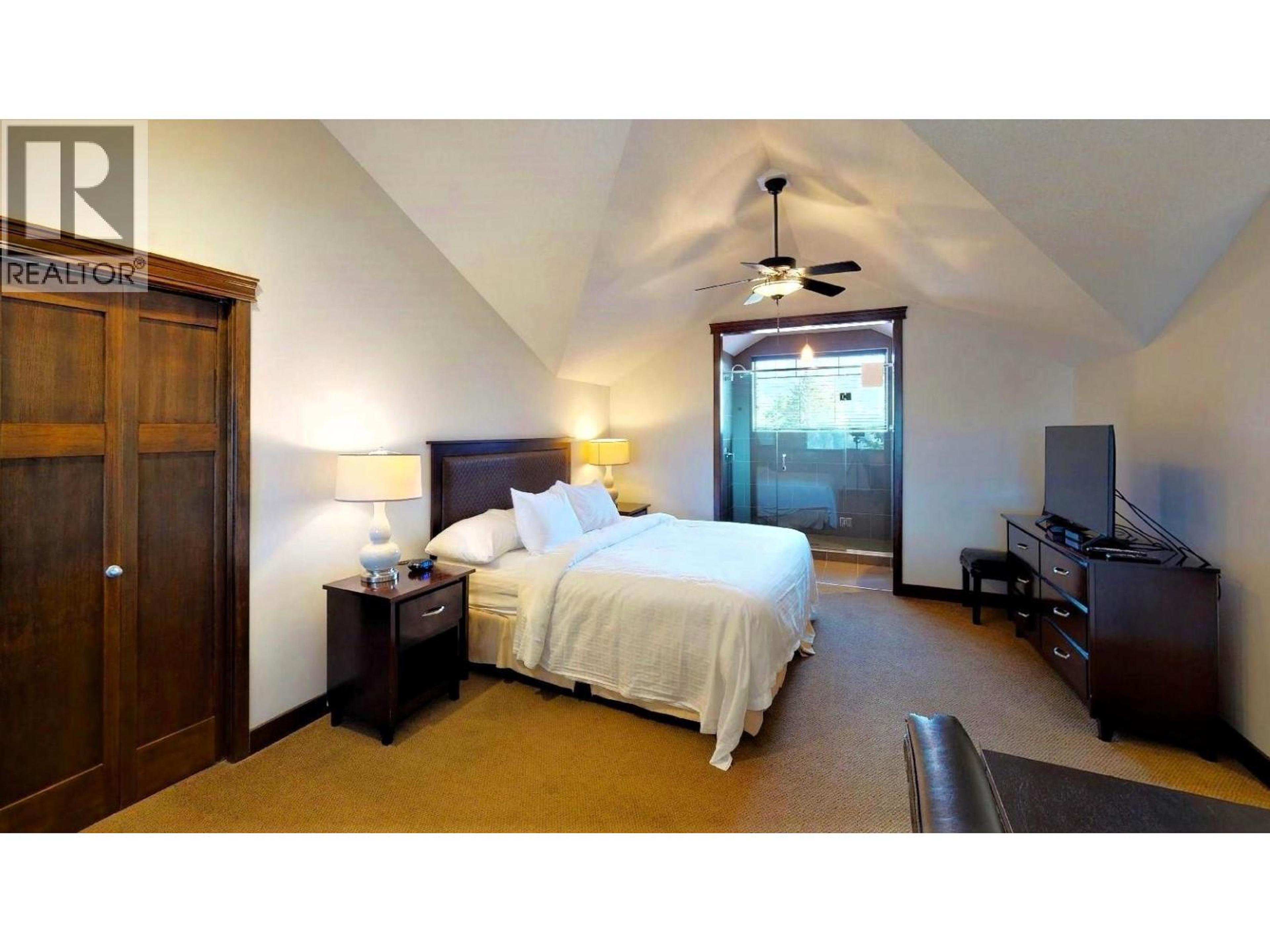 #735 M1 700 BIGHORN BOULEVARD - 36