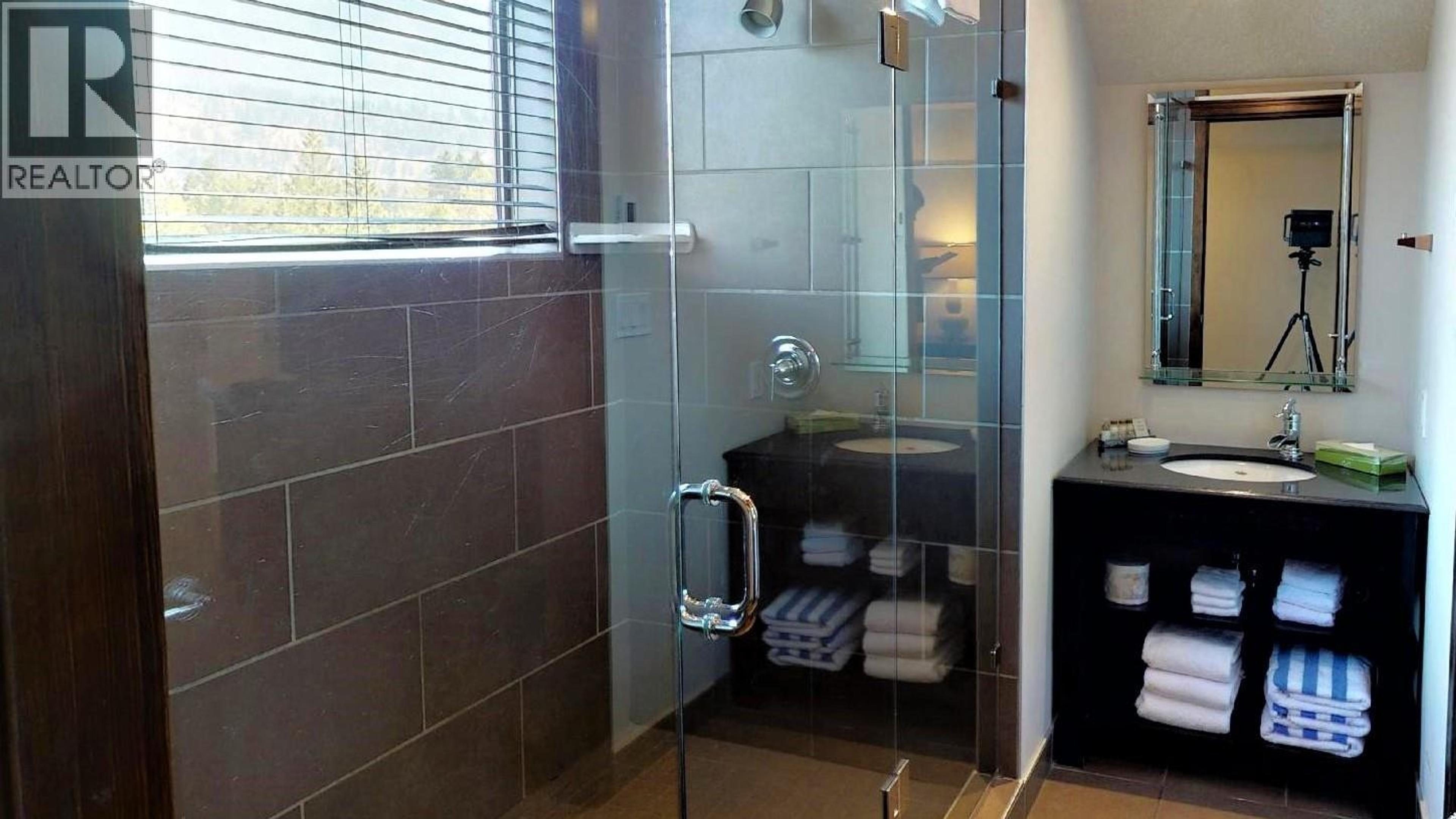 #735 M1 700 BIGHORN BOULEVARD - 39