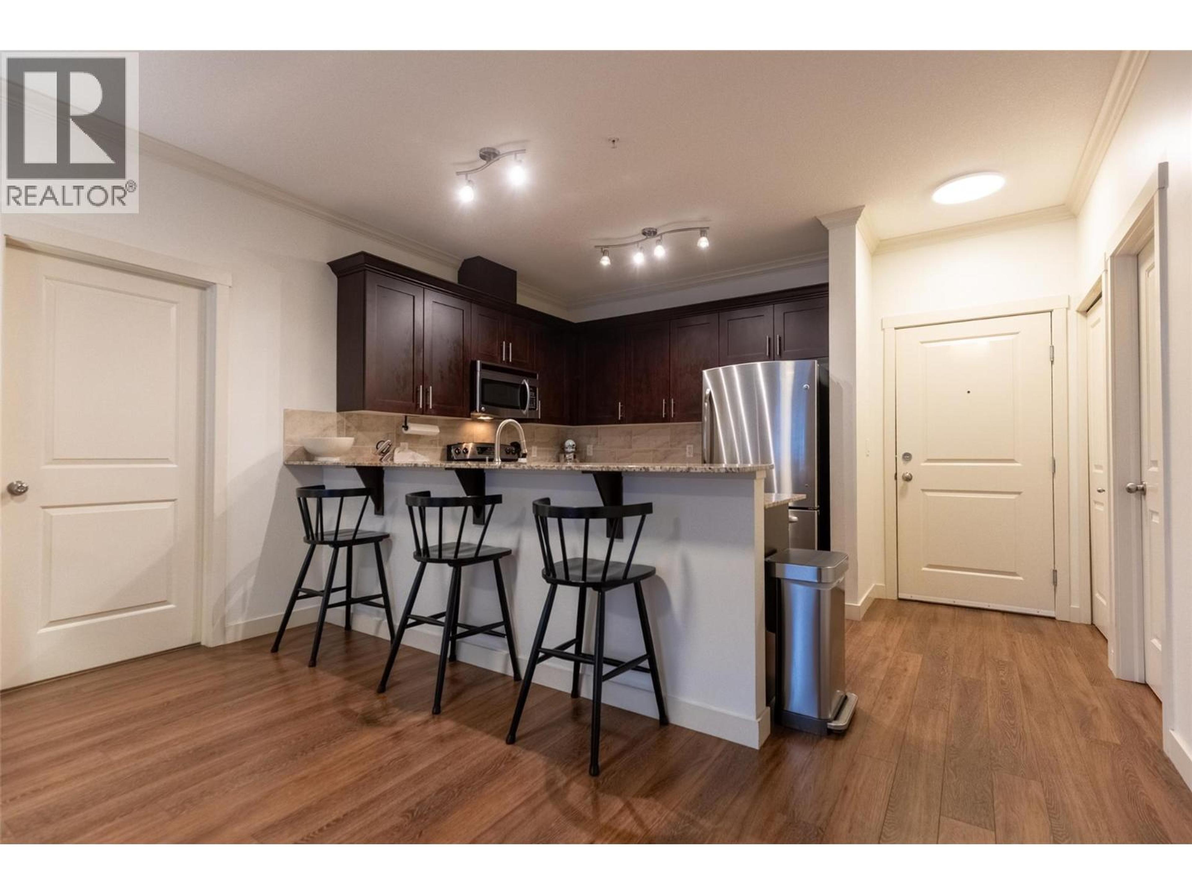 #104 1330 WHITEWOOD CRESCENT - 9