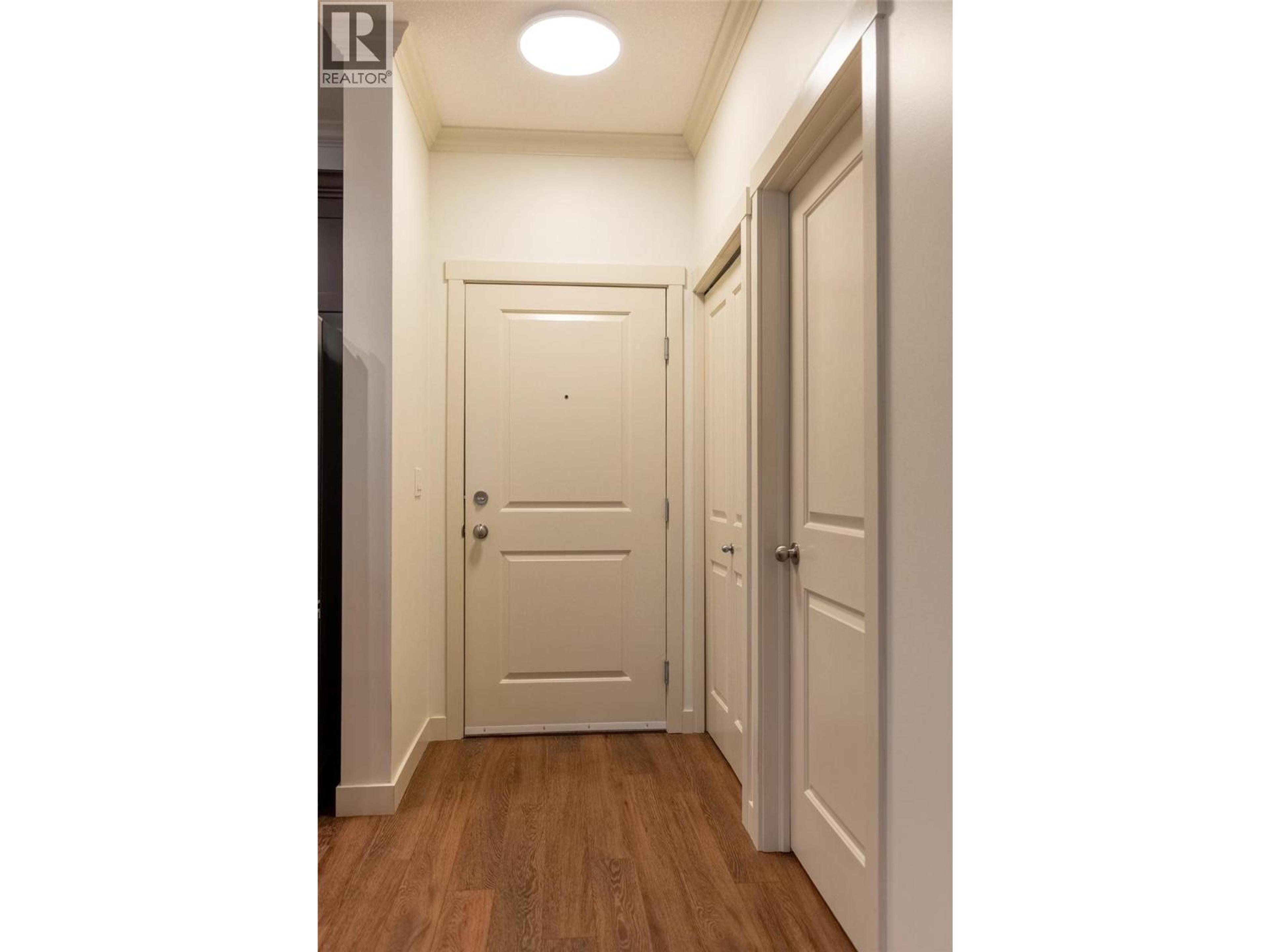 #104 1330 WHITEWOOD CRESCENT - 10