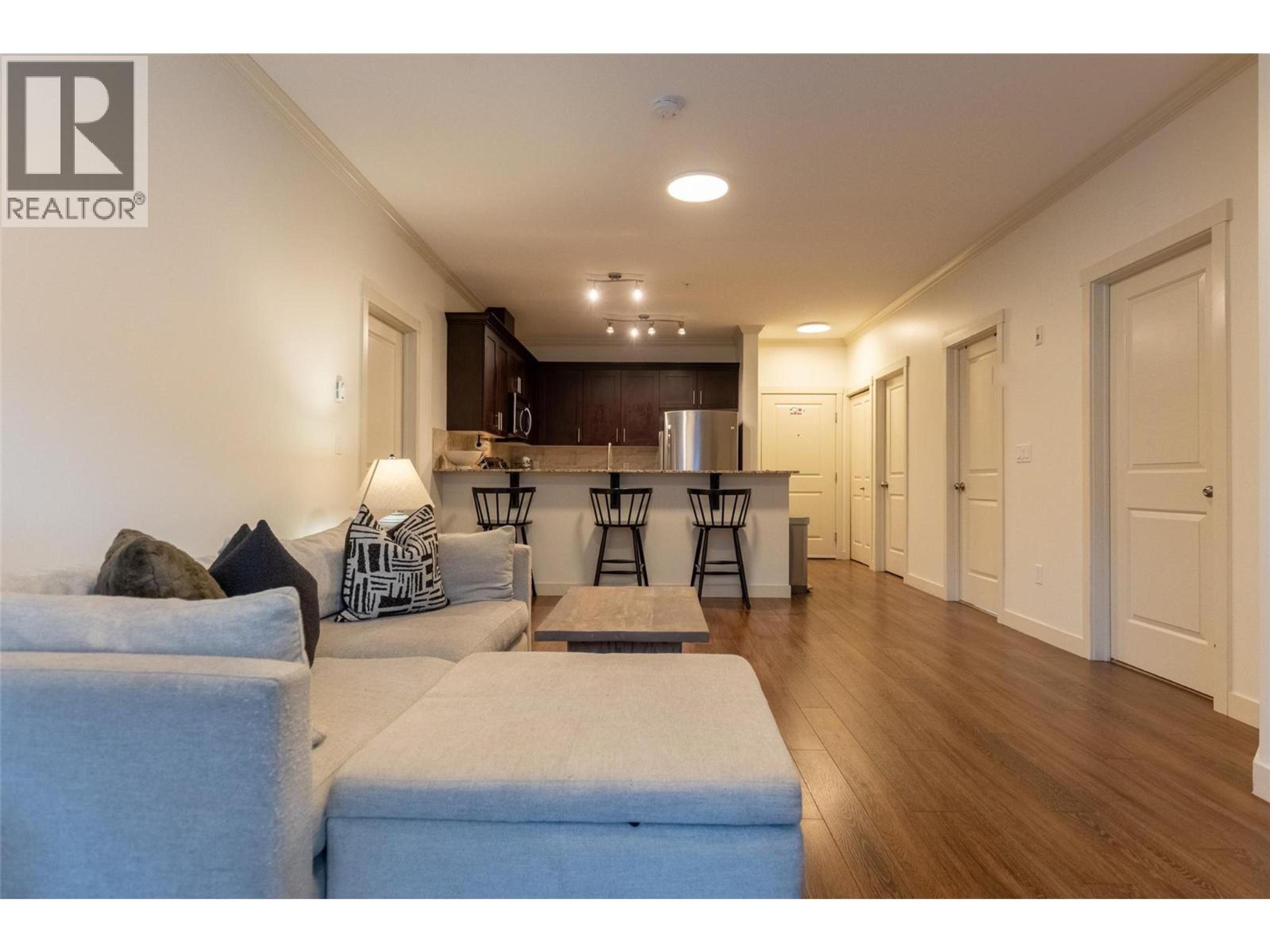 #104 1330 WHITEWOOD CRESCENT - 18