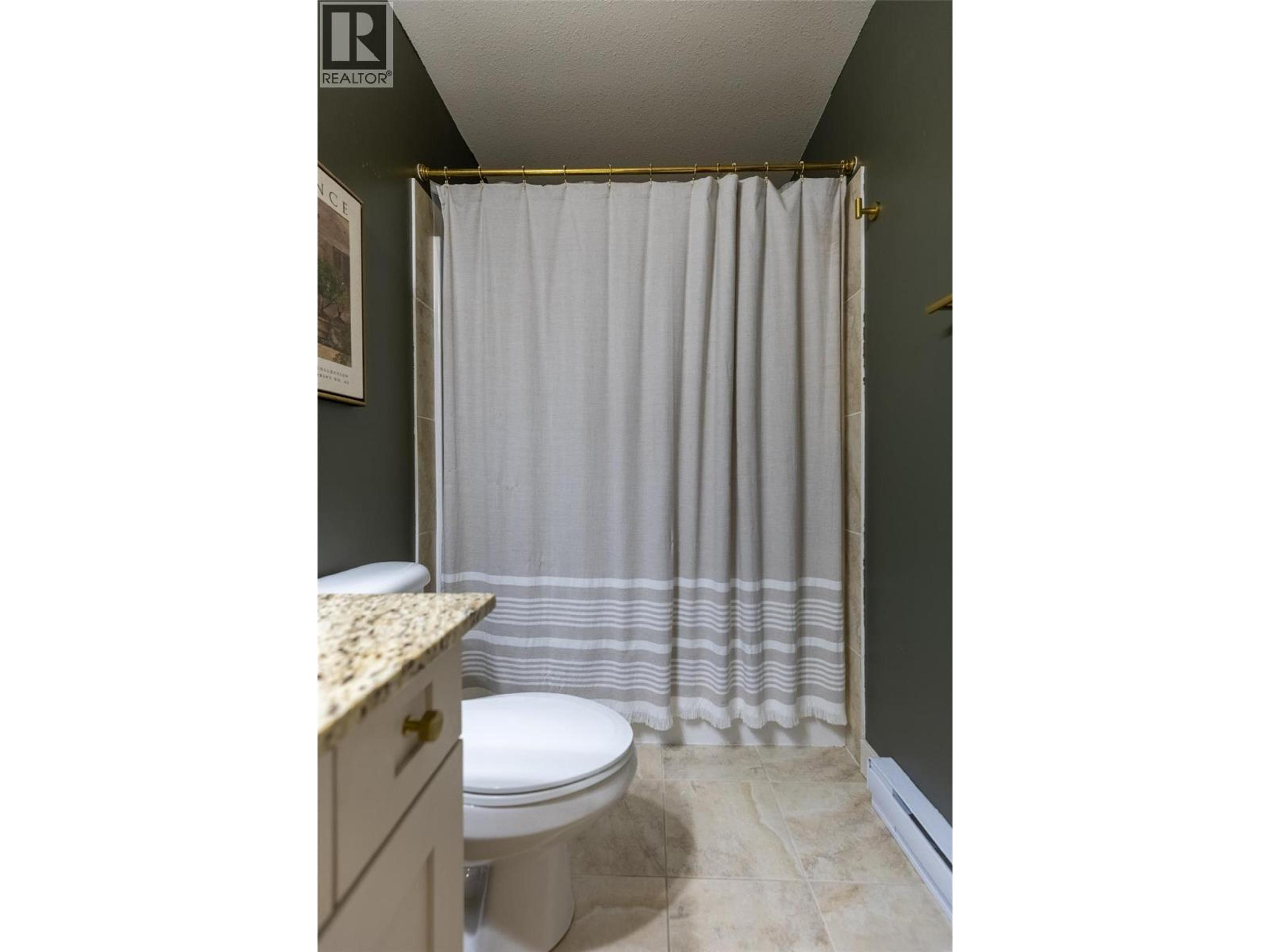 #104 1330 WHITEWOOD CRESCENT - 38