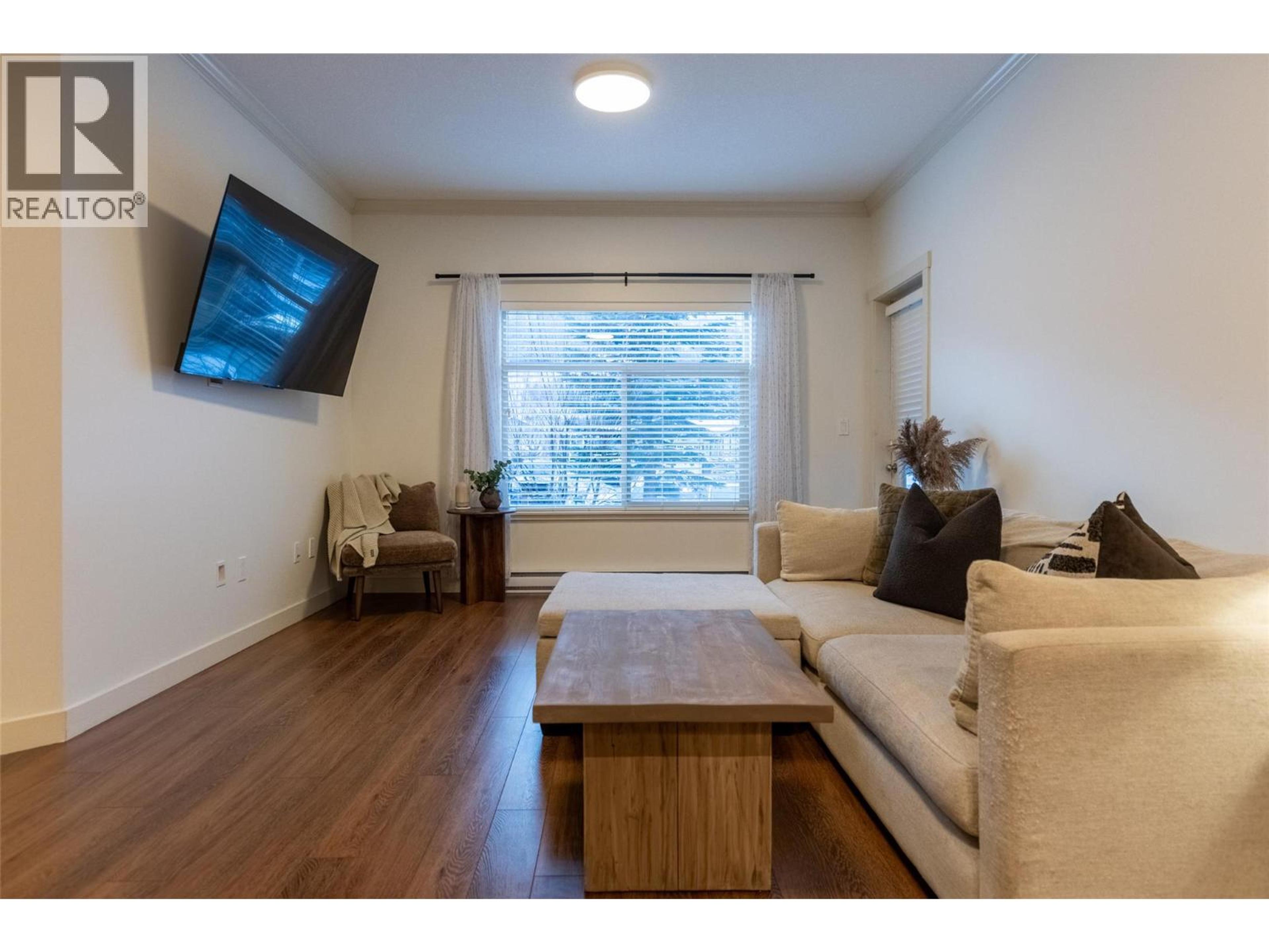 #104 1330 WHITEWOOD CRESCENT - 16