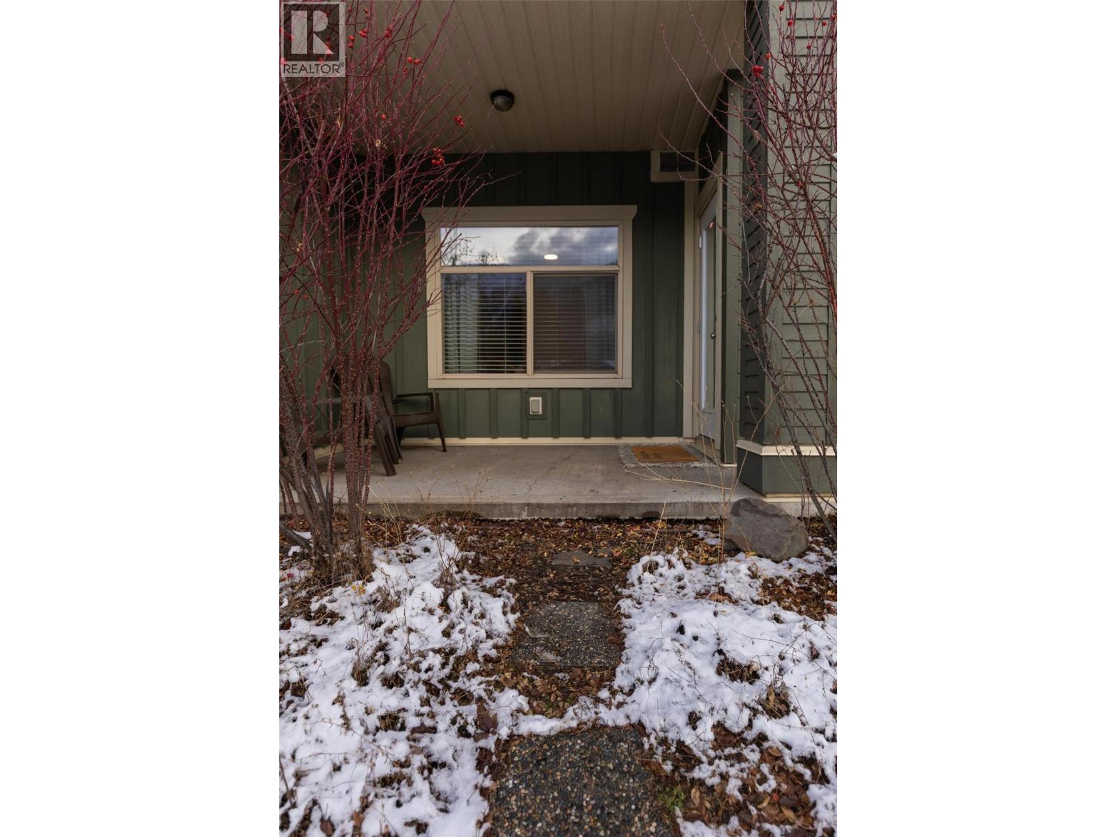 #104 1330 WHITEWOOD CRESCENT - 6