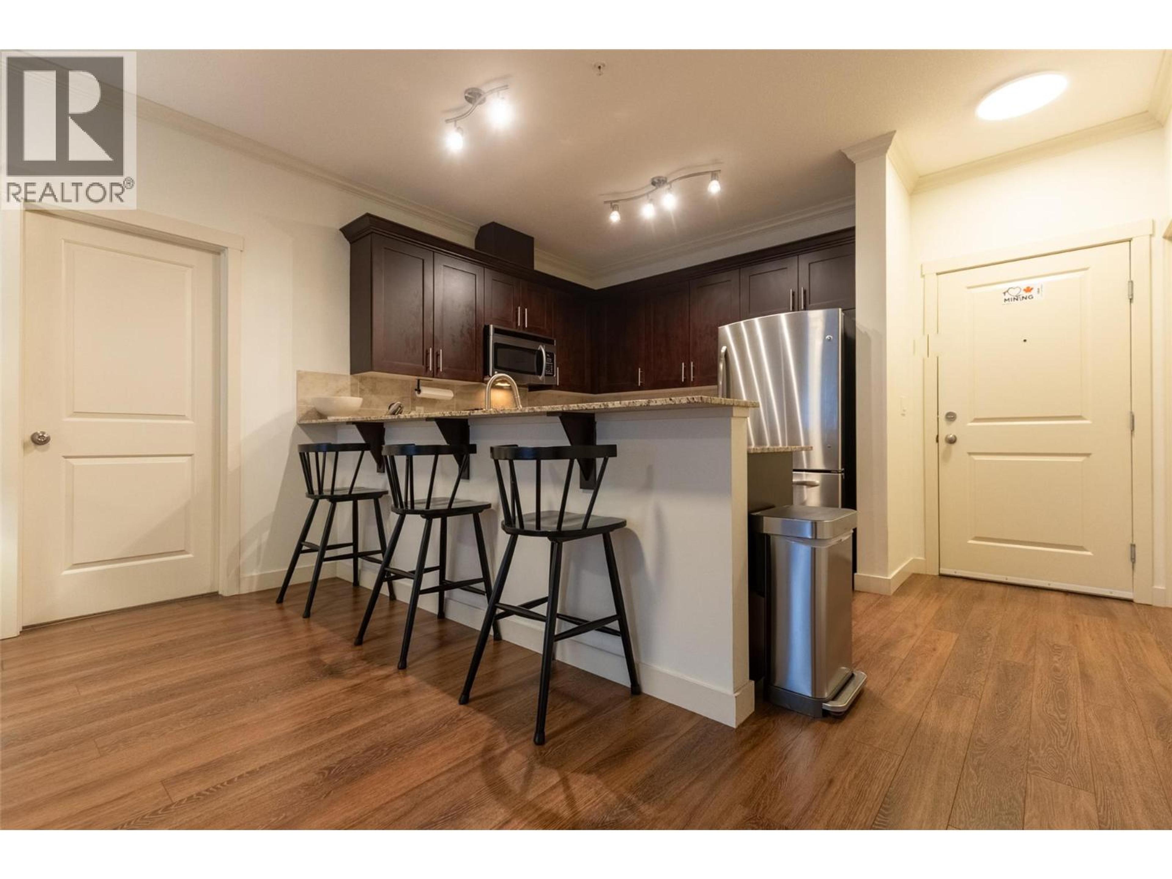 #104 1330 WHITEWOOD CRESCENT - 13