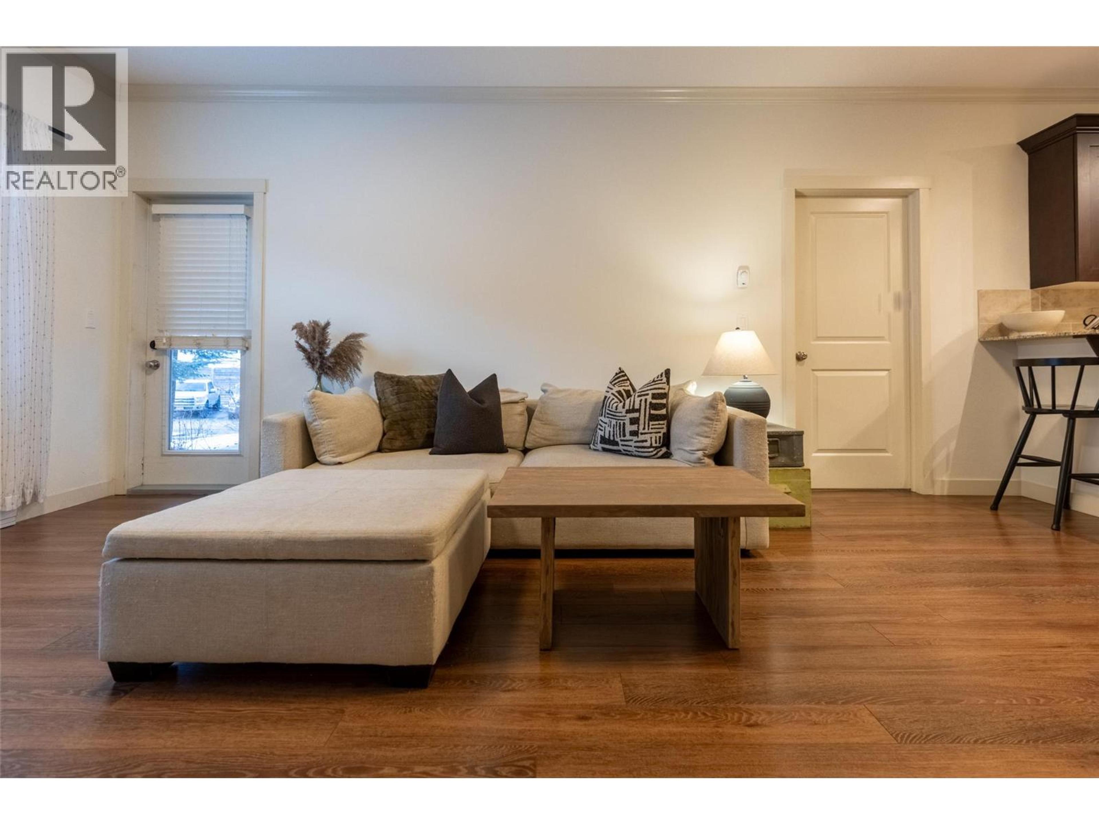 #104 1330 WHITEWOOD CRESCENT - 17