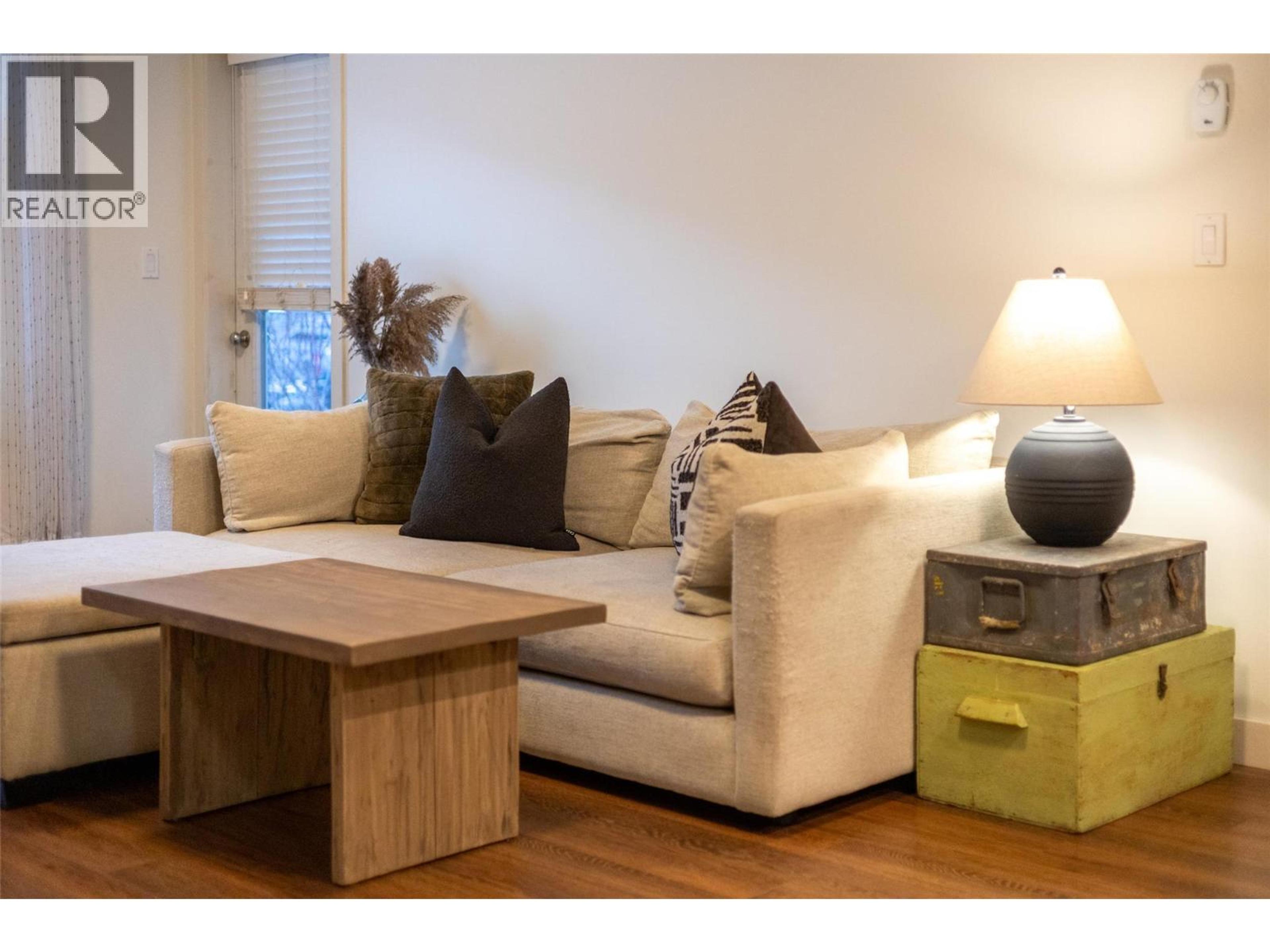 #104 1330 WHITEWOOD CRESCENT - 24