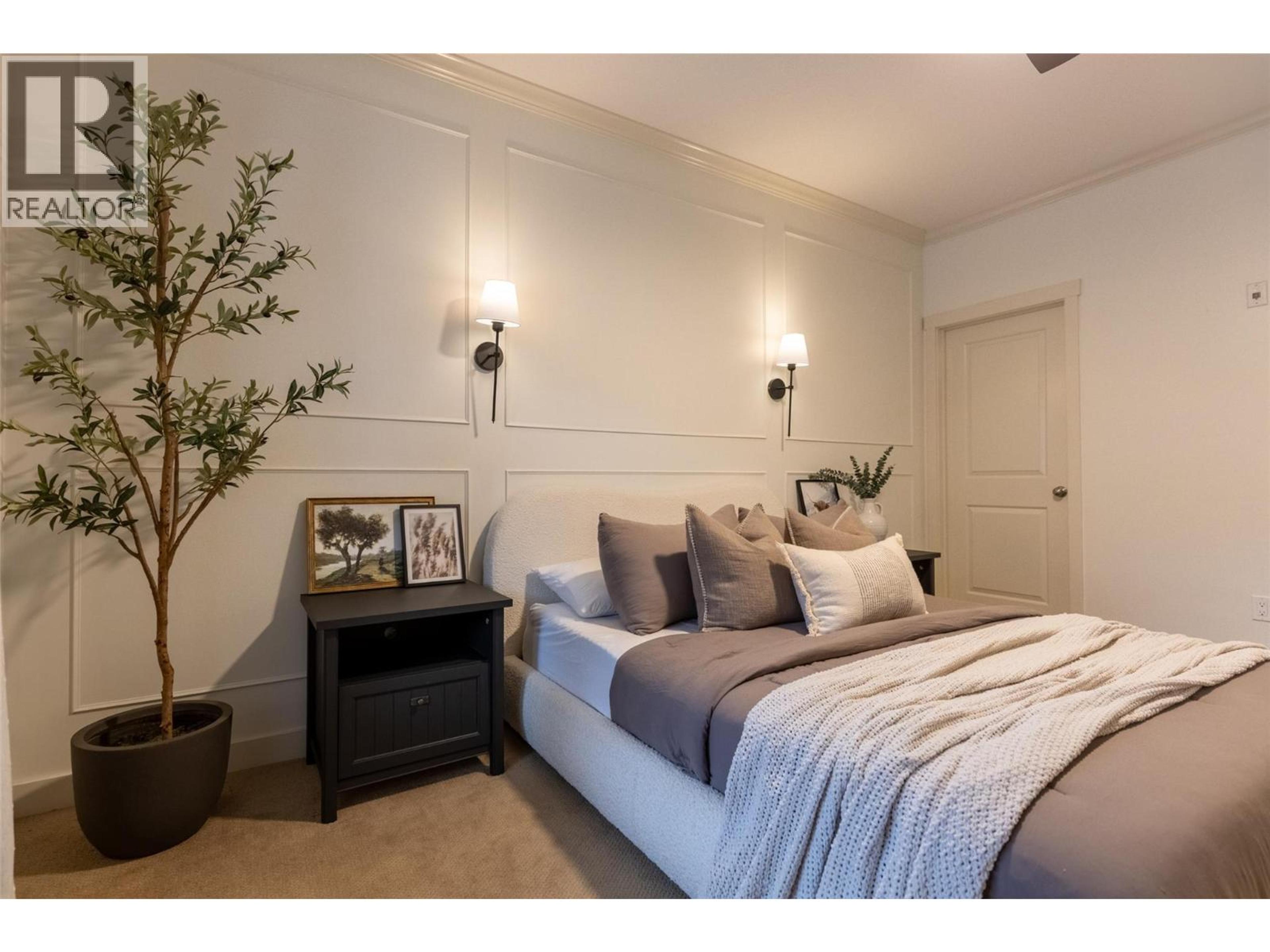 #104 1330 WHITEWOOD CRESCENT - 35