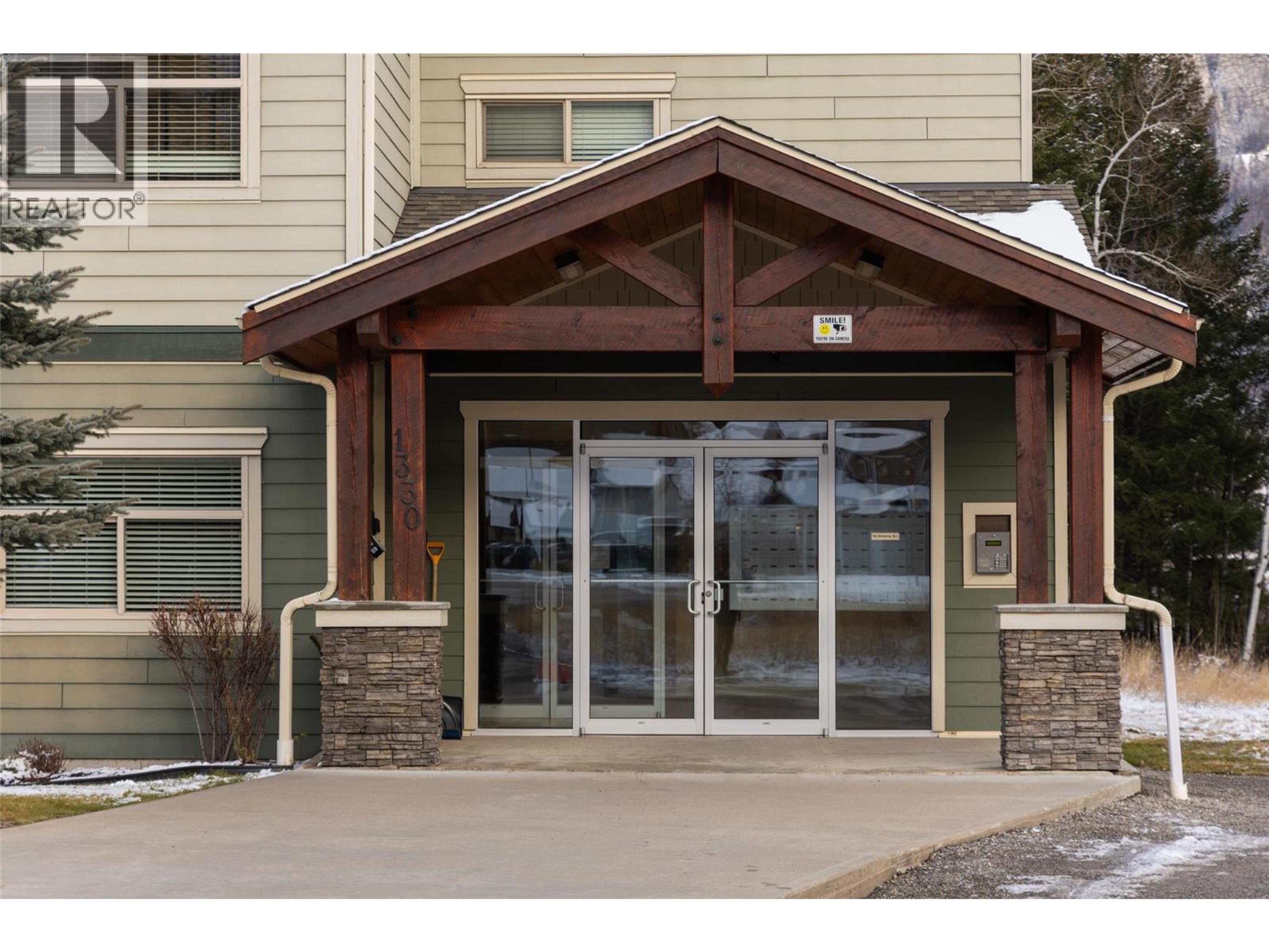 #104 1330 WHITEWOOD CRESCENT - Image 2