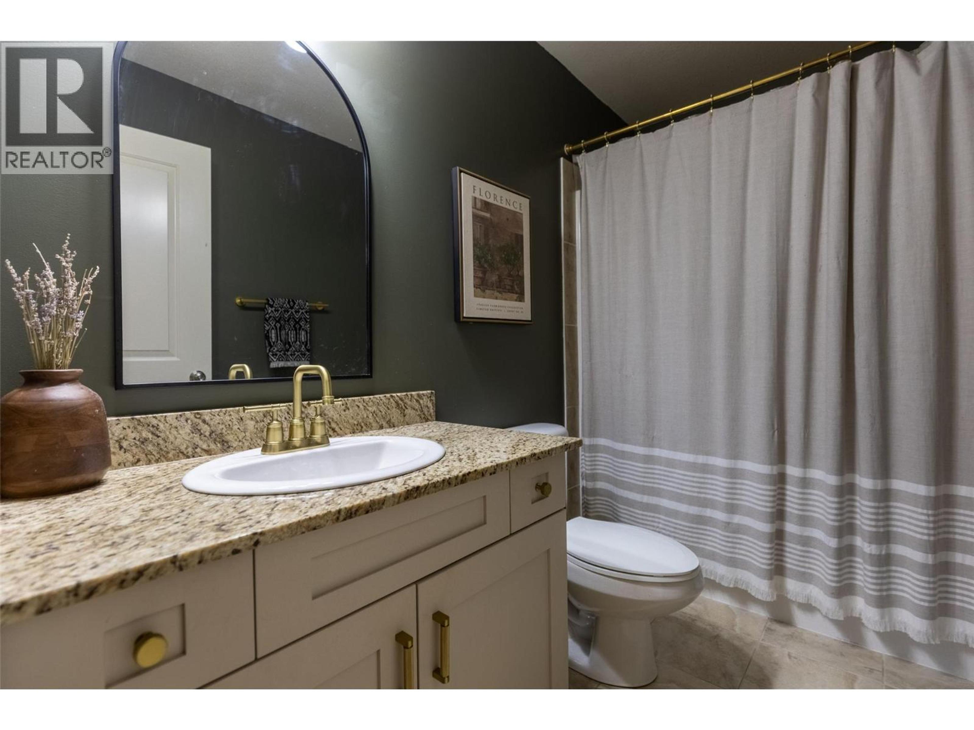 #104 1330 WHITEWOOD CRESCENT - 36