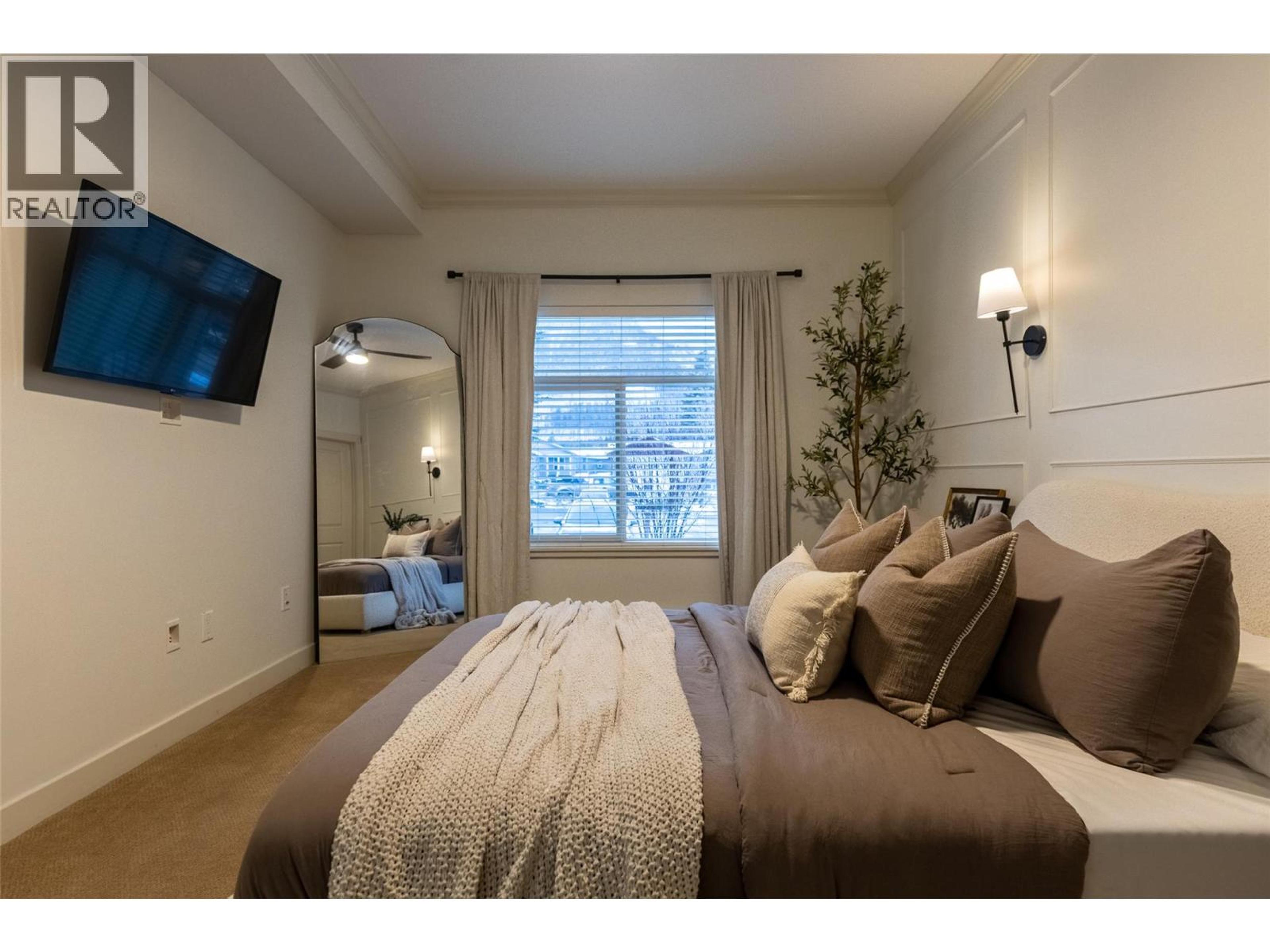 #104 1330 WHITEWOOD CRESCENT - 32