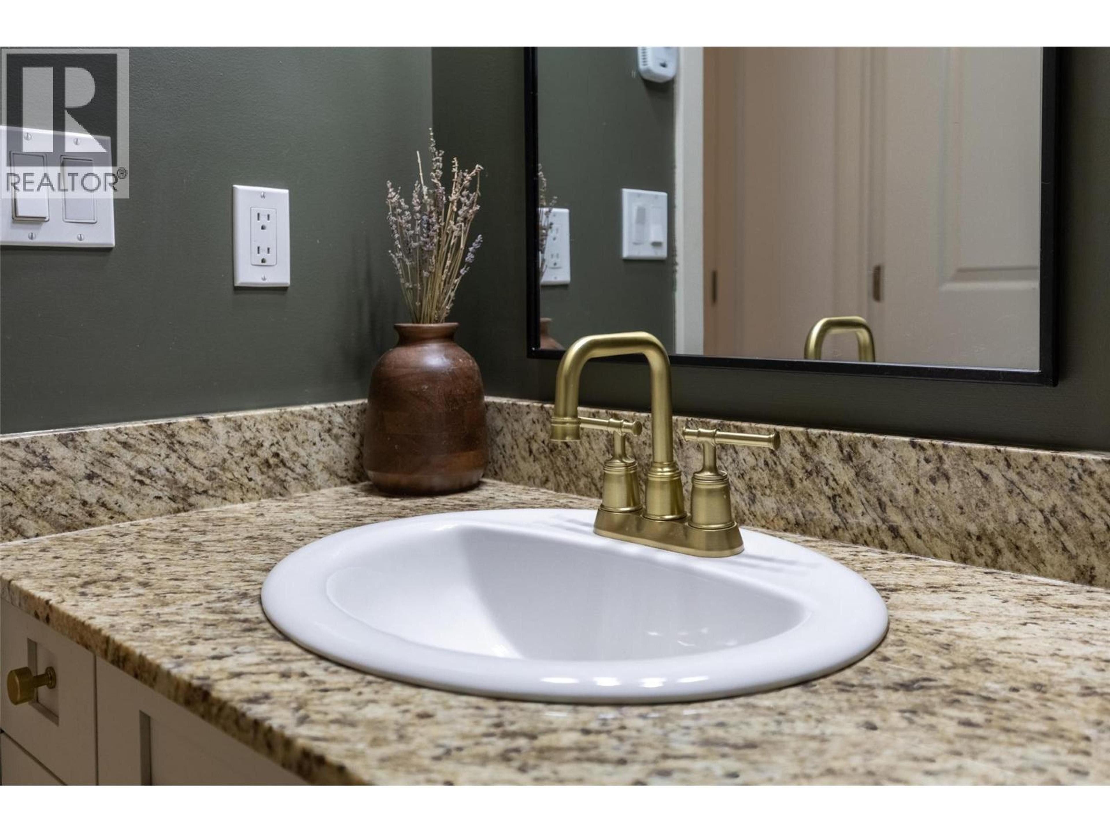 #104 1330 WHITEWOOD CRESCENT - 40