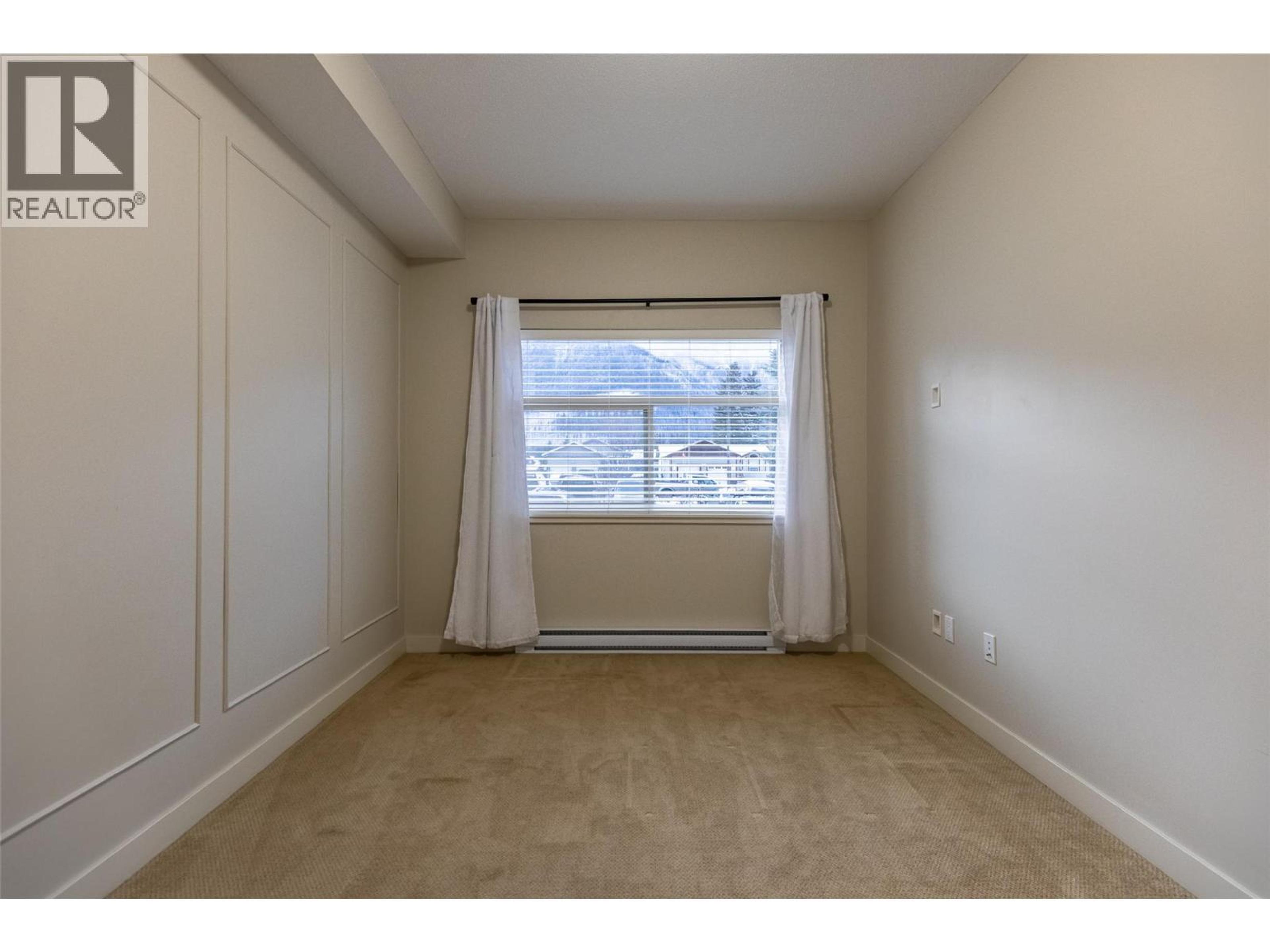 #104 1330 WHITEWOOD CRESCENT - 44