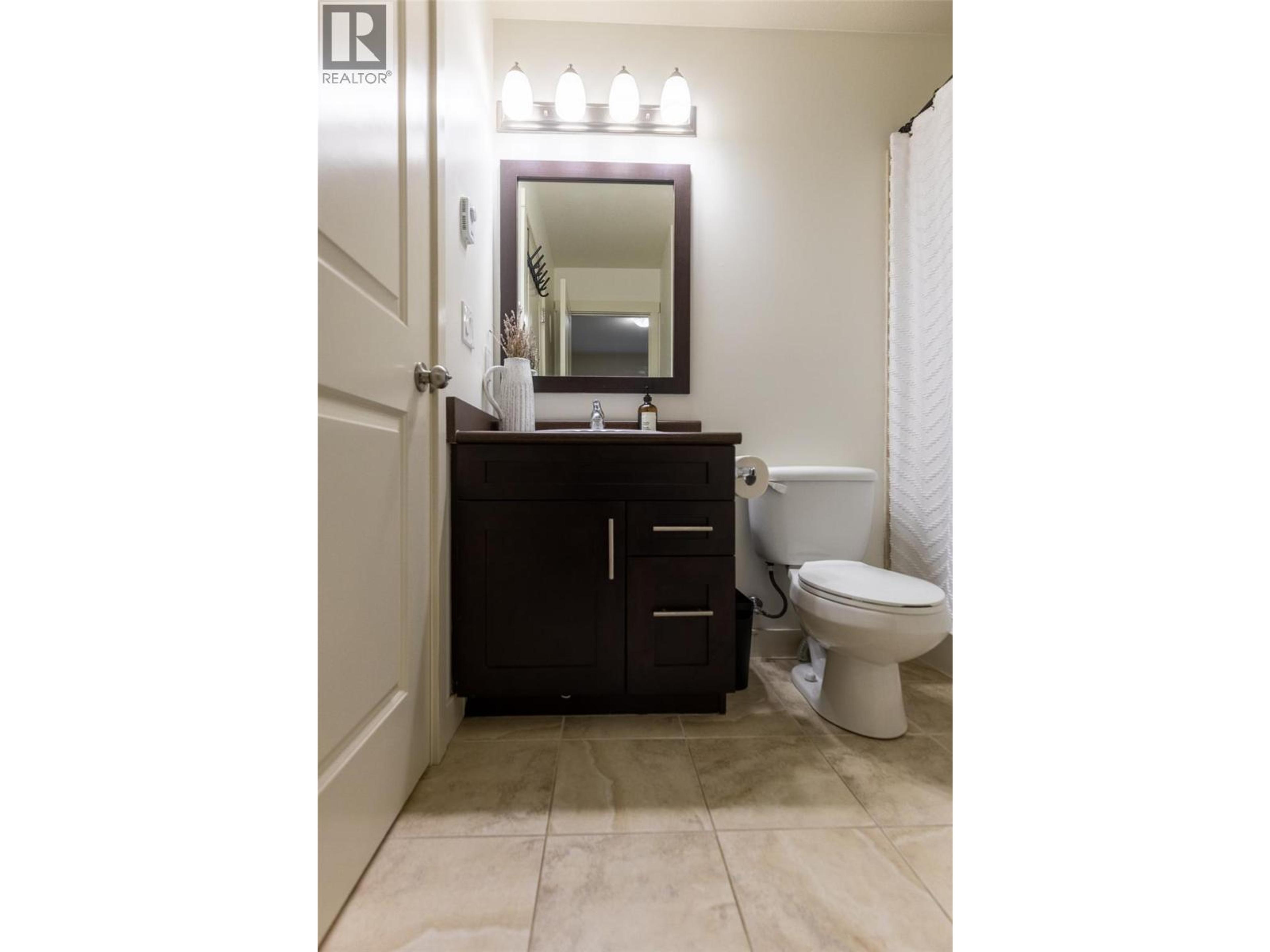 #104 1330 WHITEWOOD CRESCENT - 48