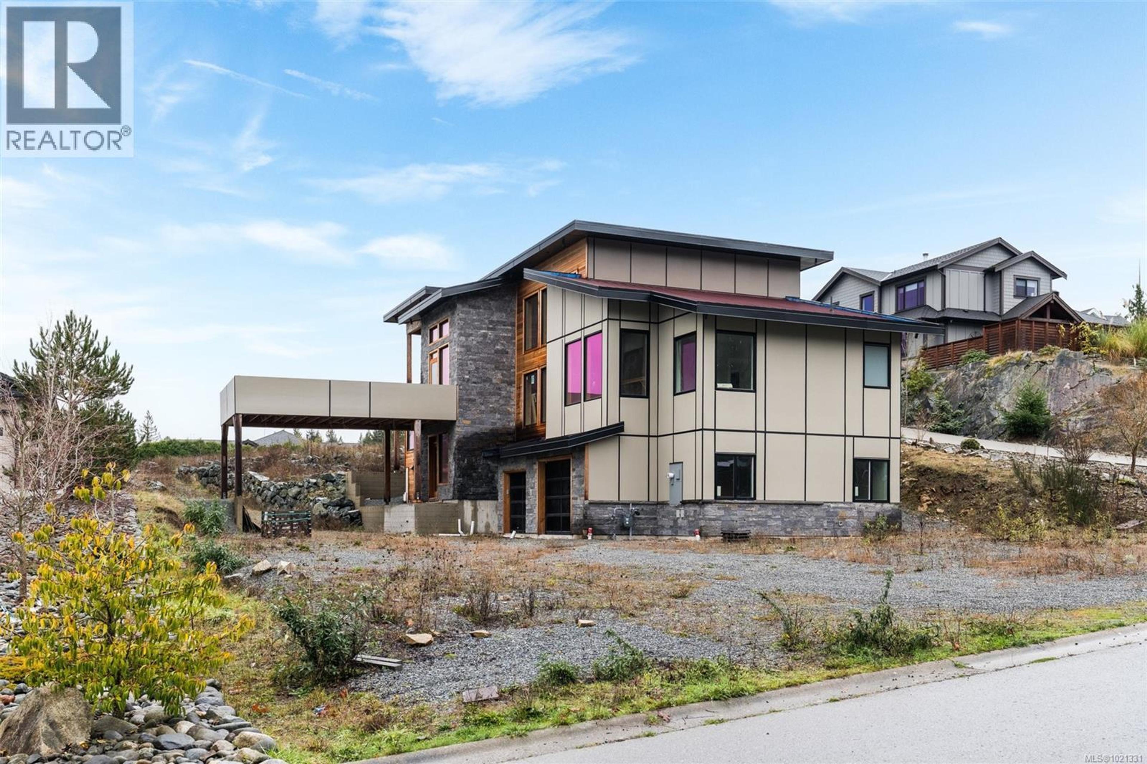 654 SENTINEL DR - Main Image