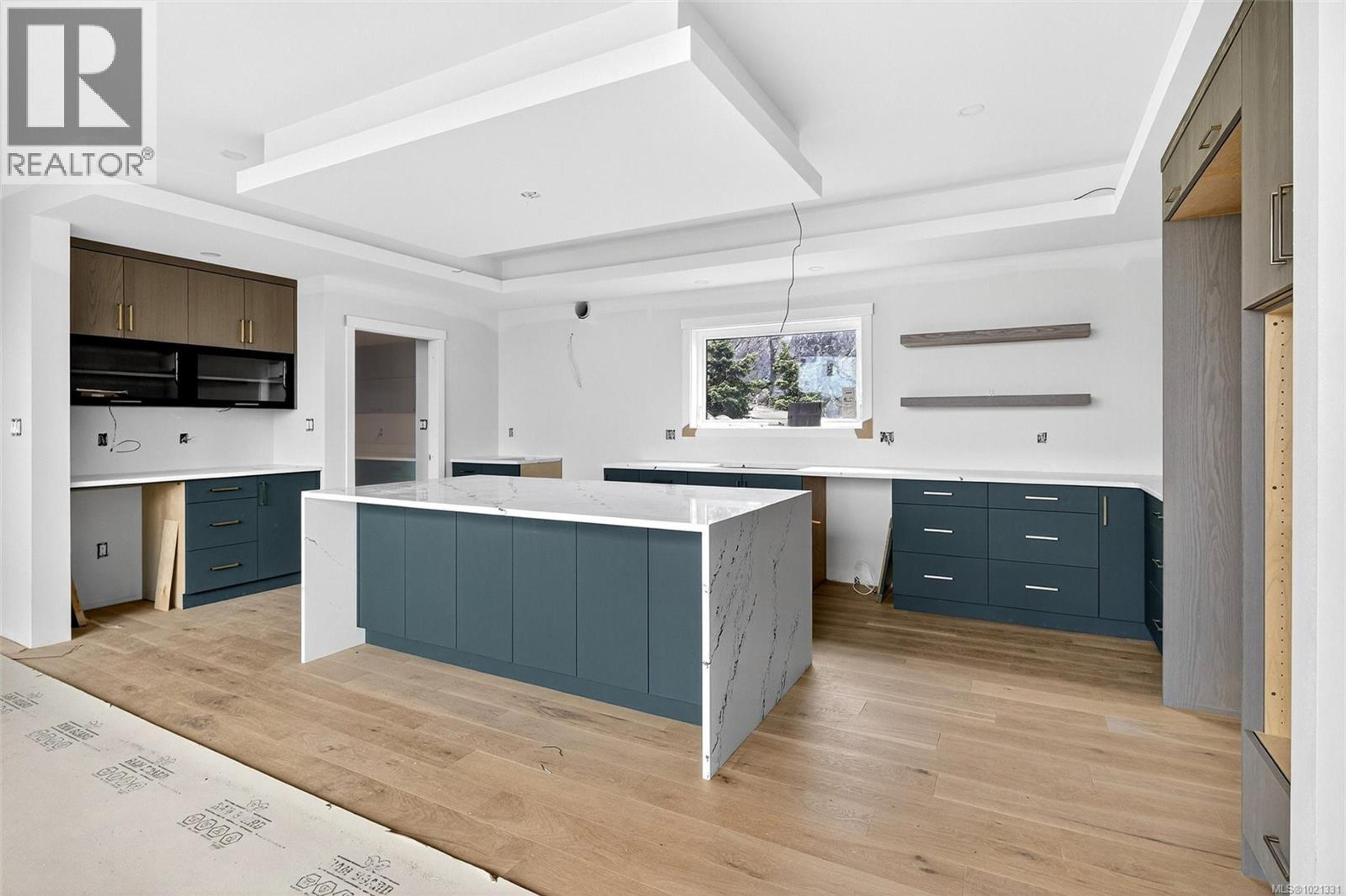 654 SENTINEL DR - 14