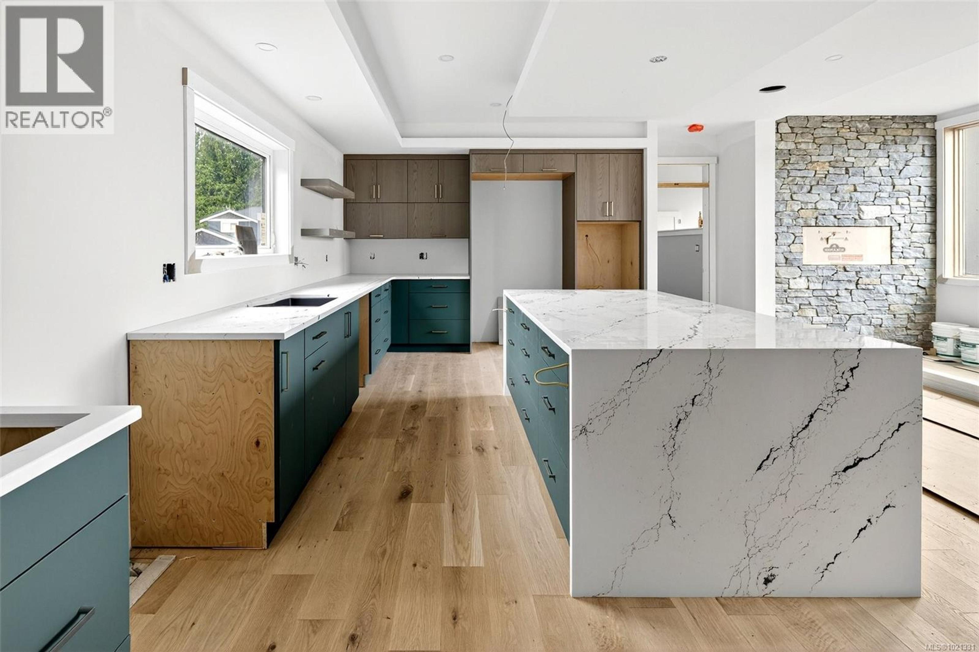 654 SENTINEL DR - 16