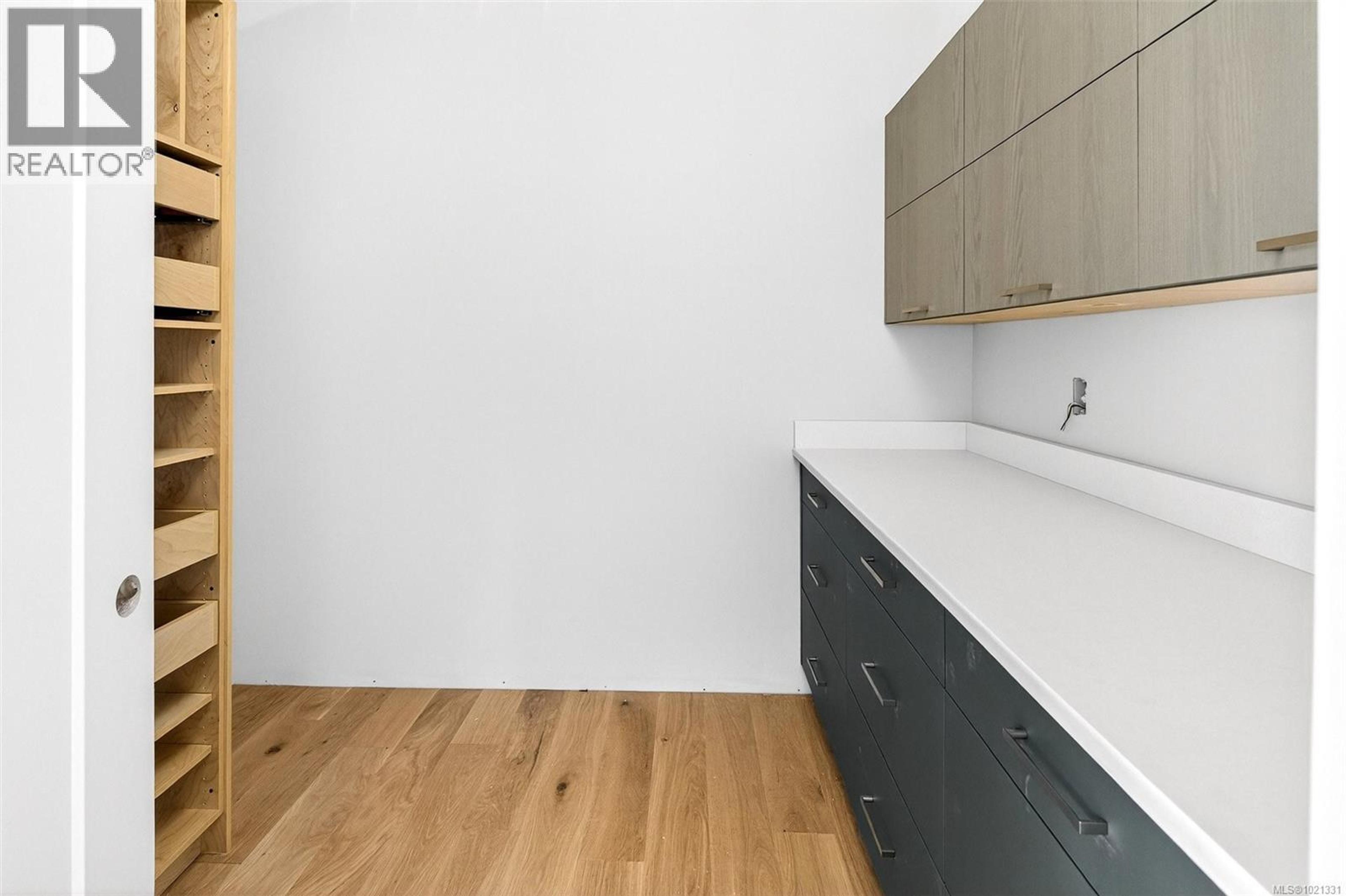 654 SENTINEL DR - 17