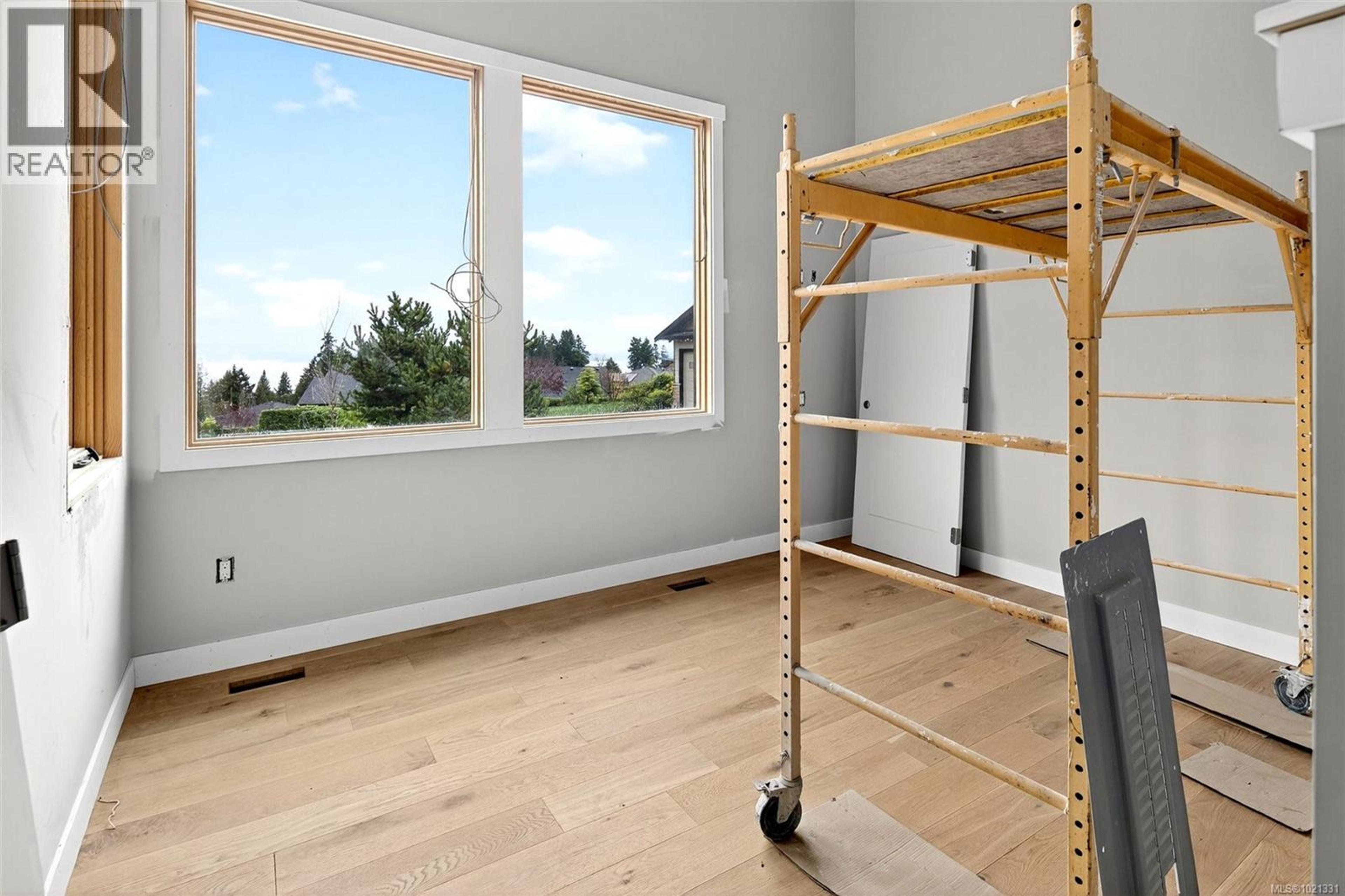 654 SENTINEL DR - 18