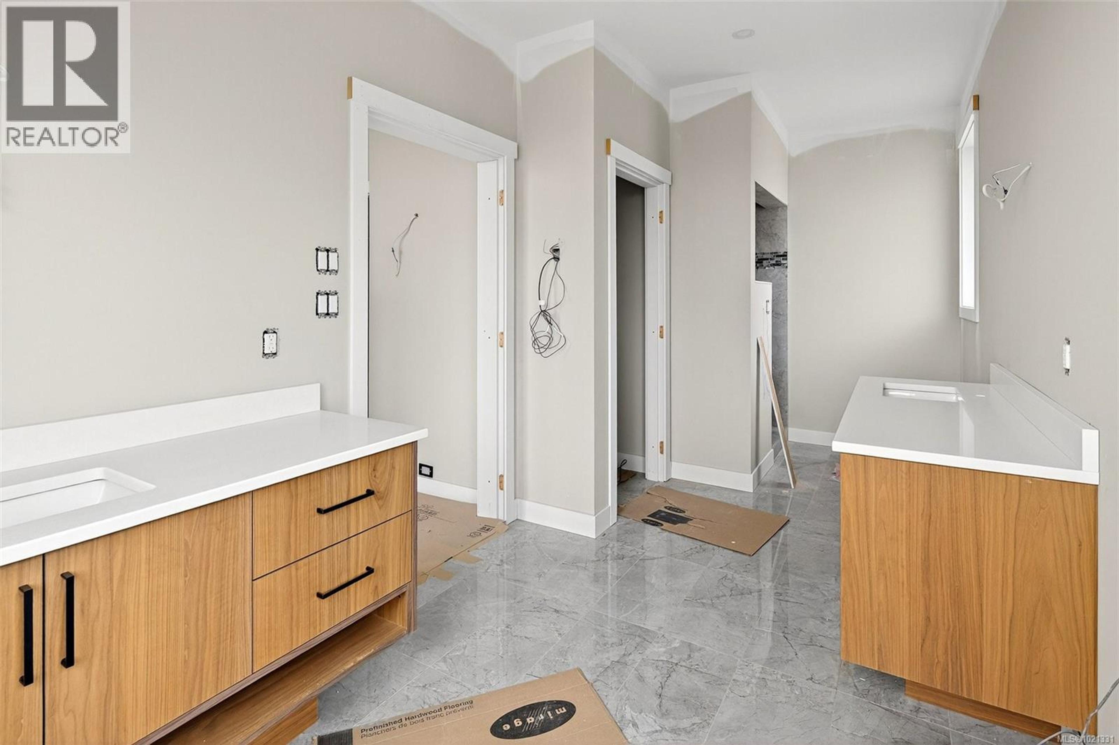 654 SENTINEL DR - 20