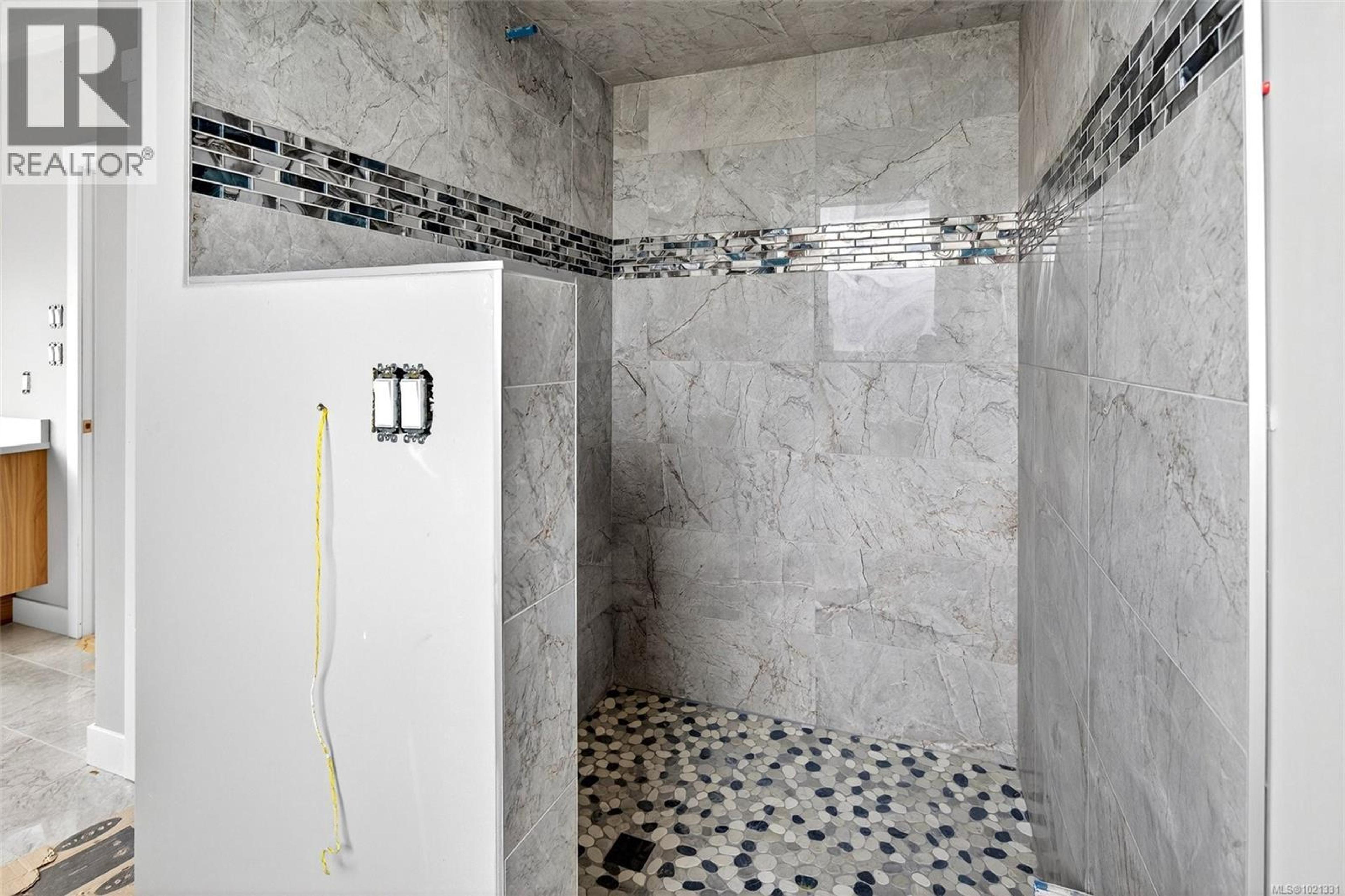 654 SENTINEL DR - 22