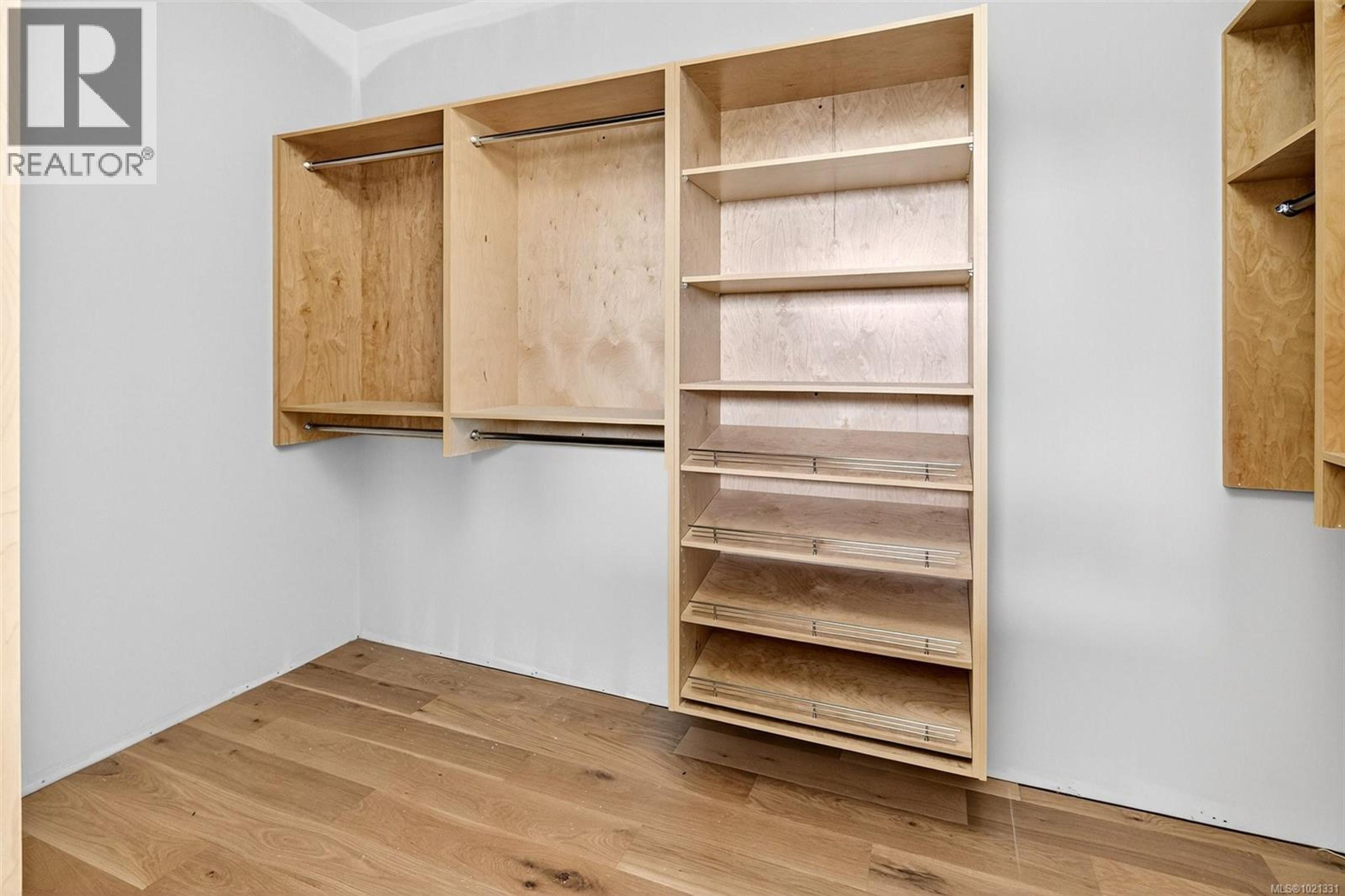 654 SENTINEL DR - 23