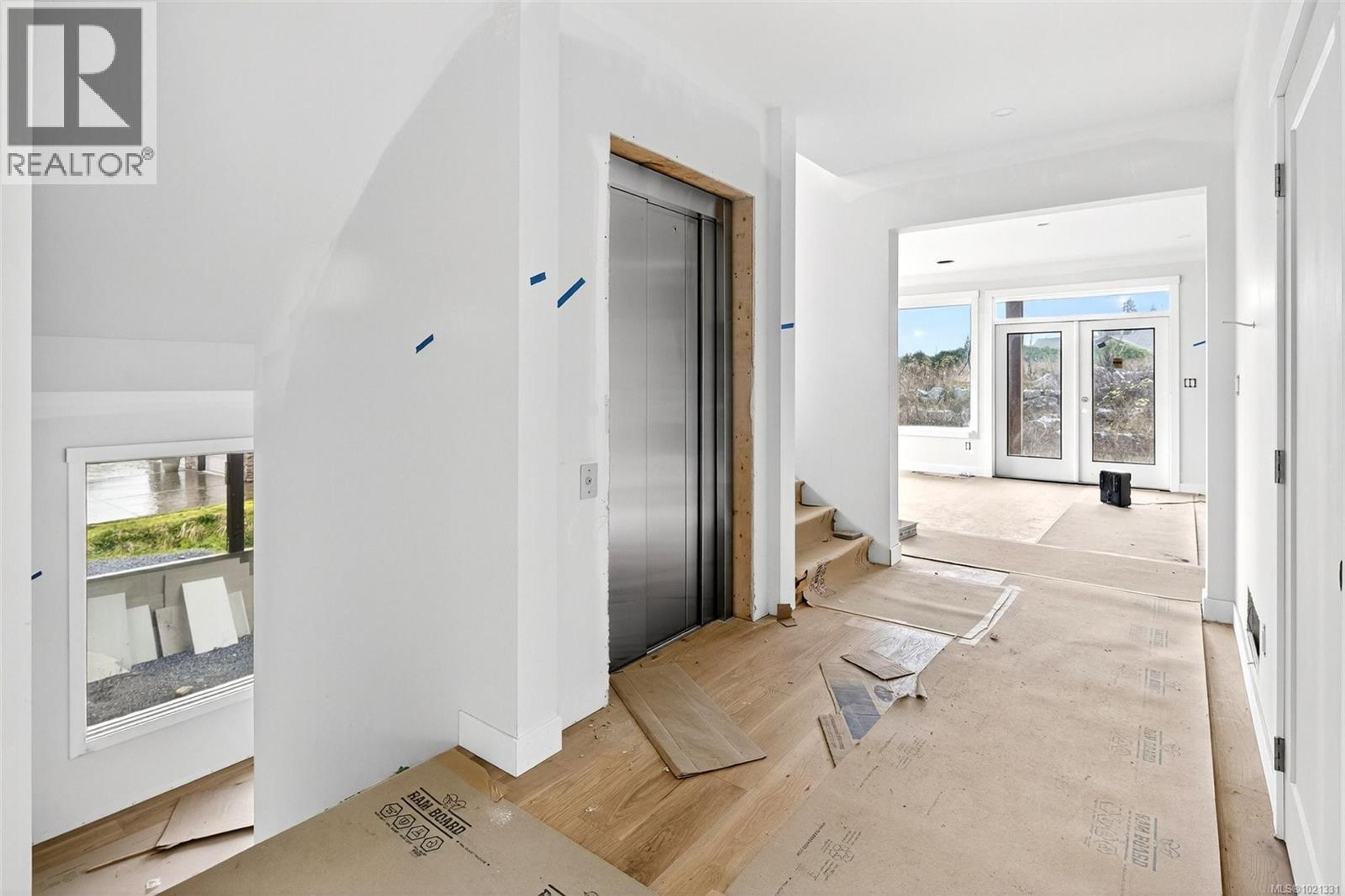 654 SENTINEL DR - 24