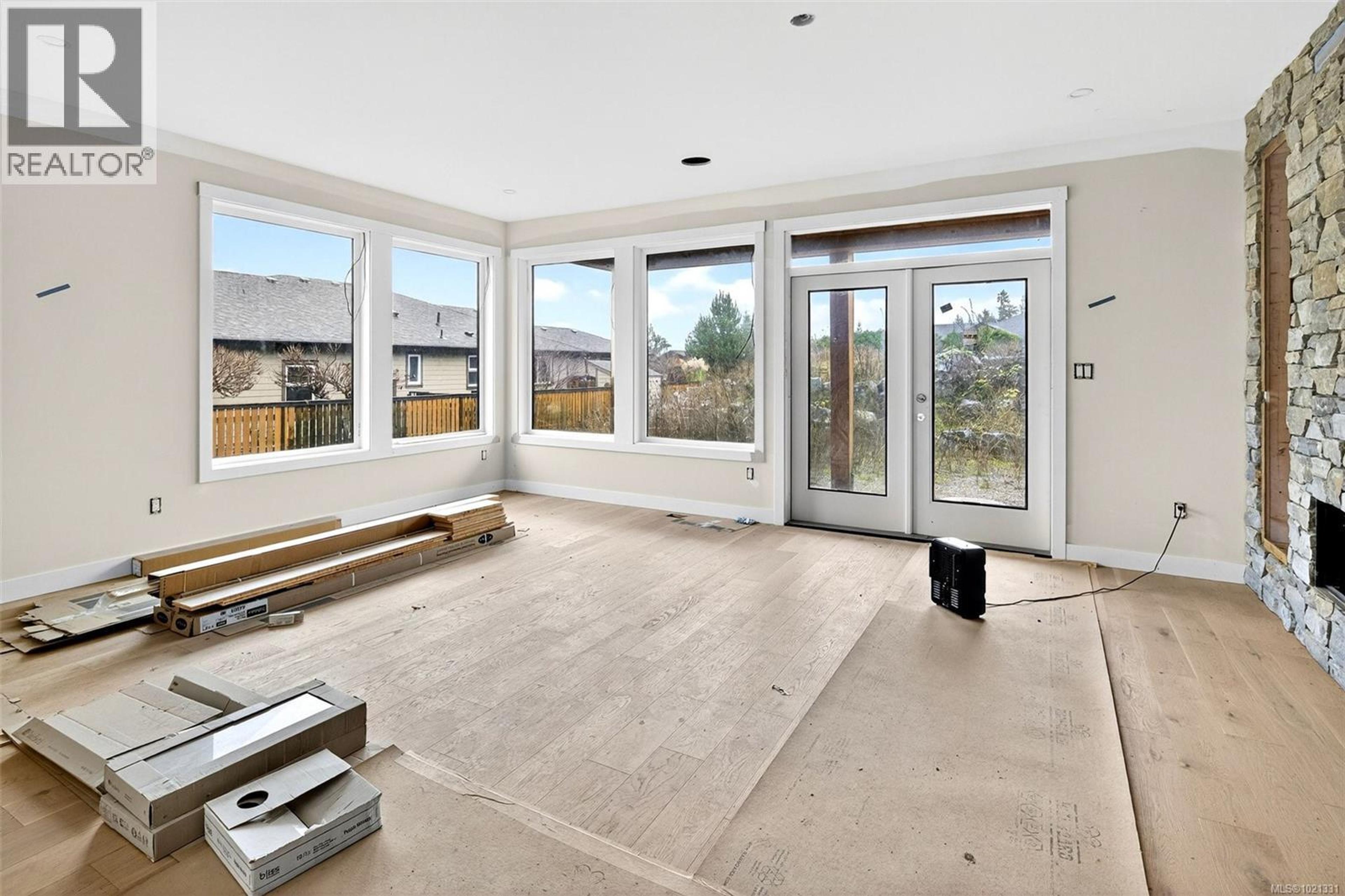 654 SENTINEL DR - 25