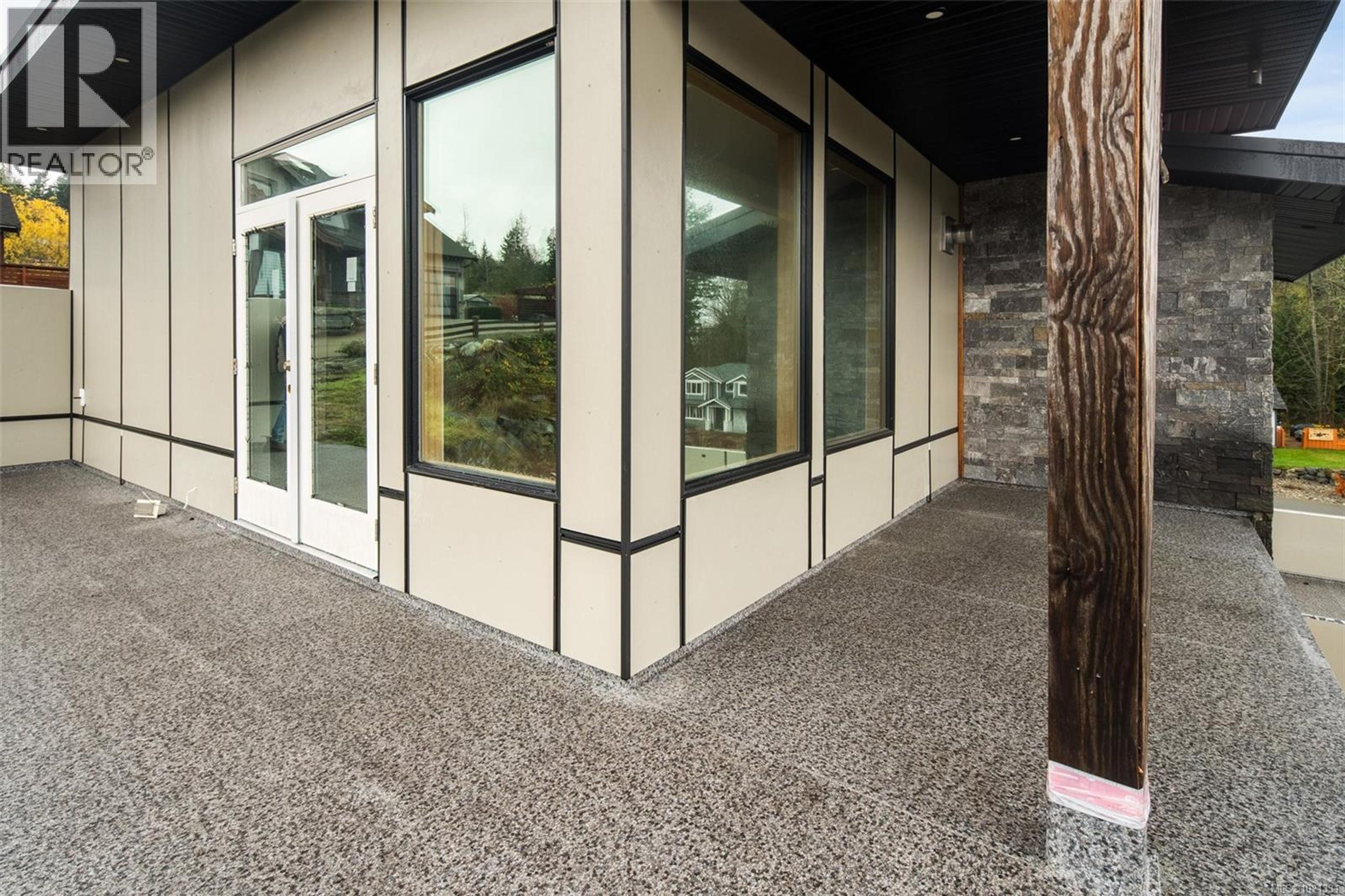 654 SENTINEL DR - 39