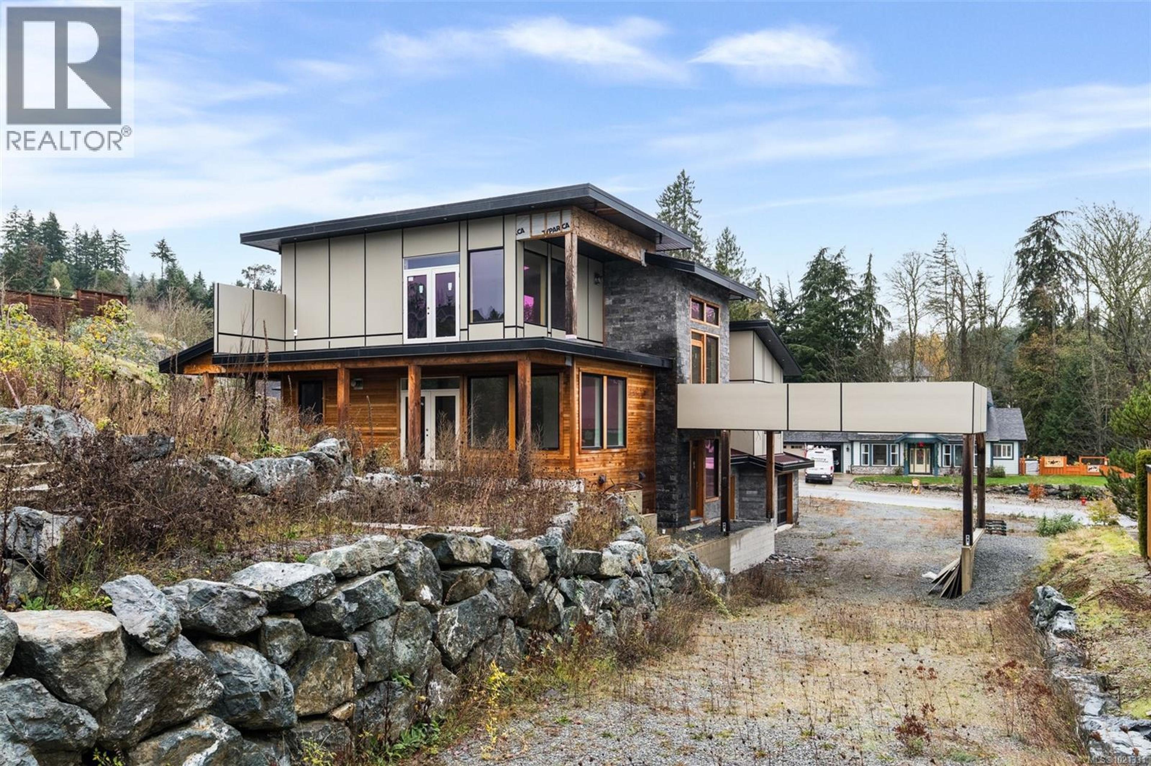 654 SENTINEL DR - 41