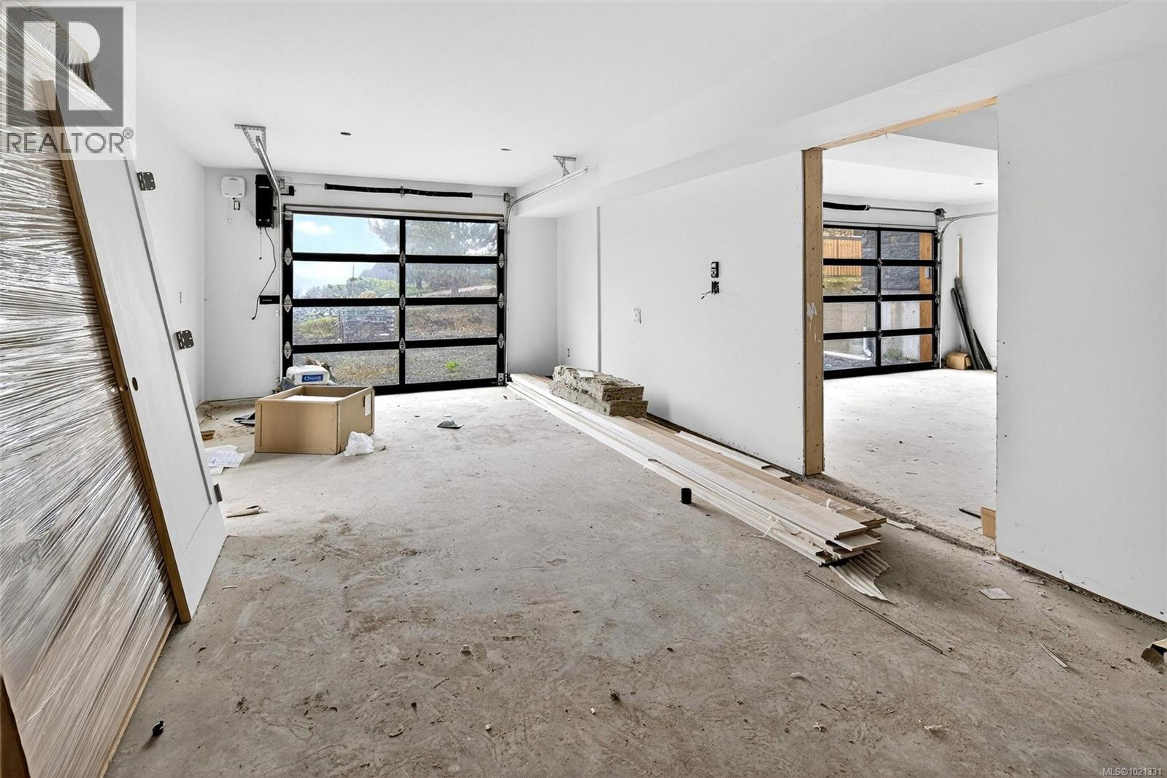 654 SENTINEL DR - 52