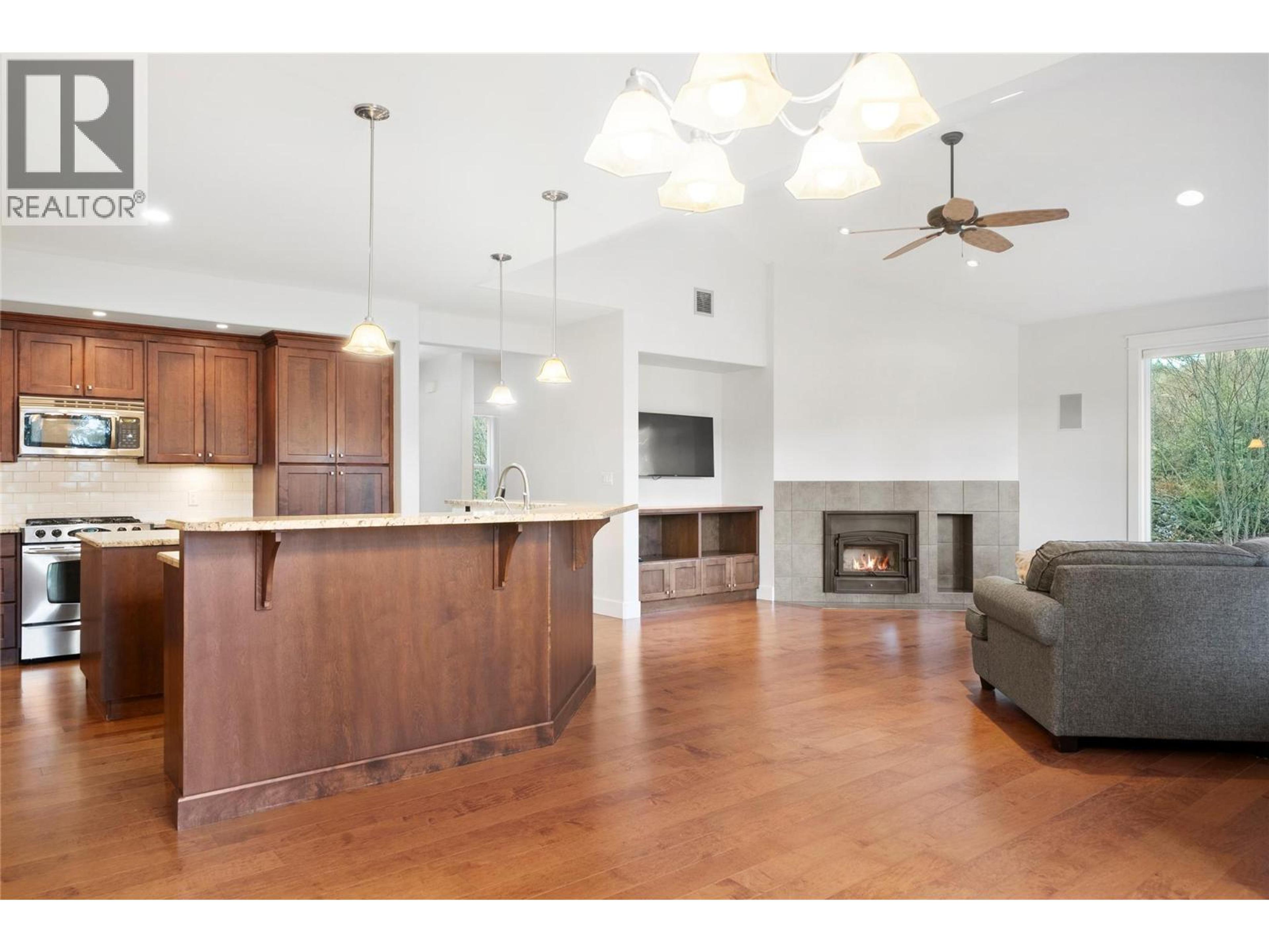 385 RIVERWIND DRIVE - 21