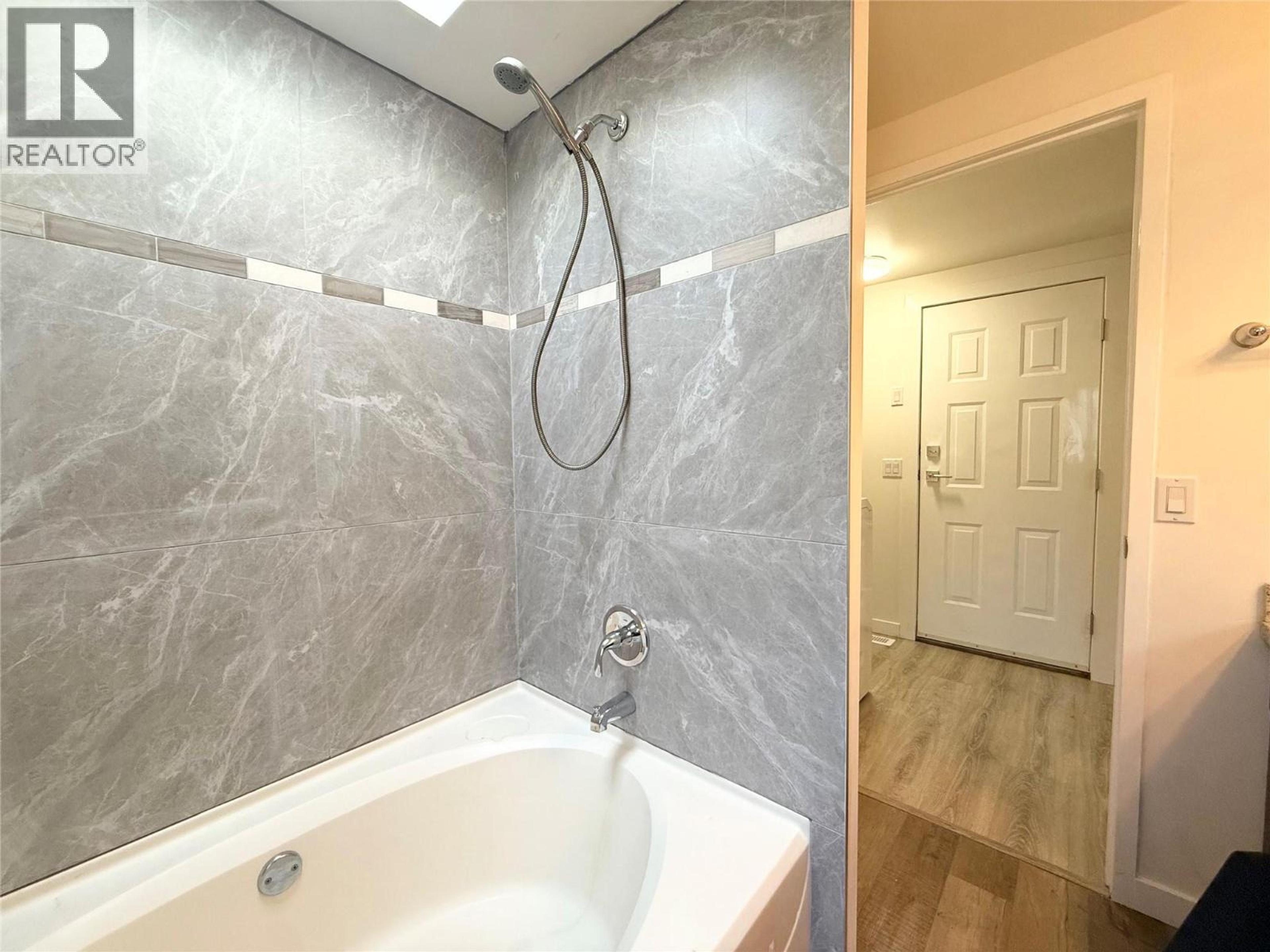 #12 2776 CLAPPERTON AVENUE - 21