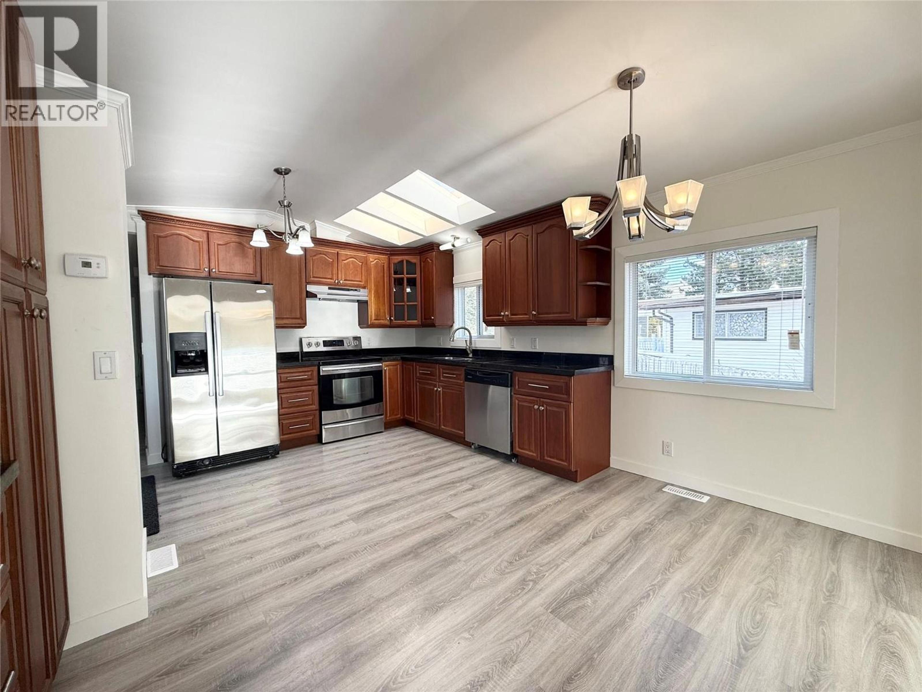 #12 2776 CLAPPERTON AVENUE - 6