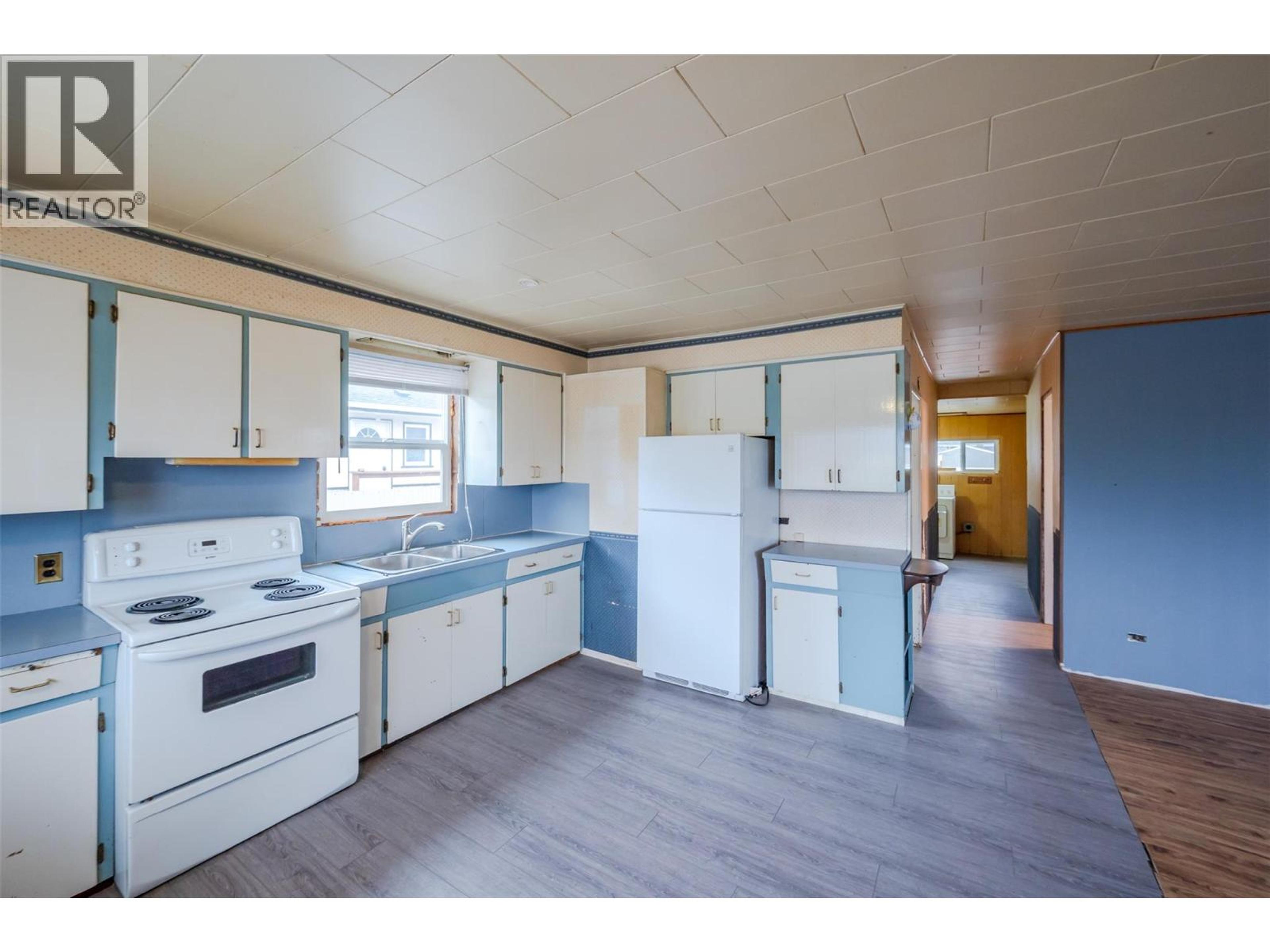 856 SCHOOL AVENUE - 6