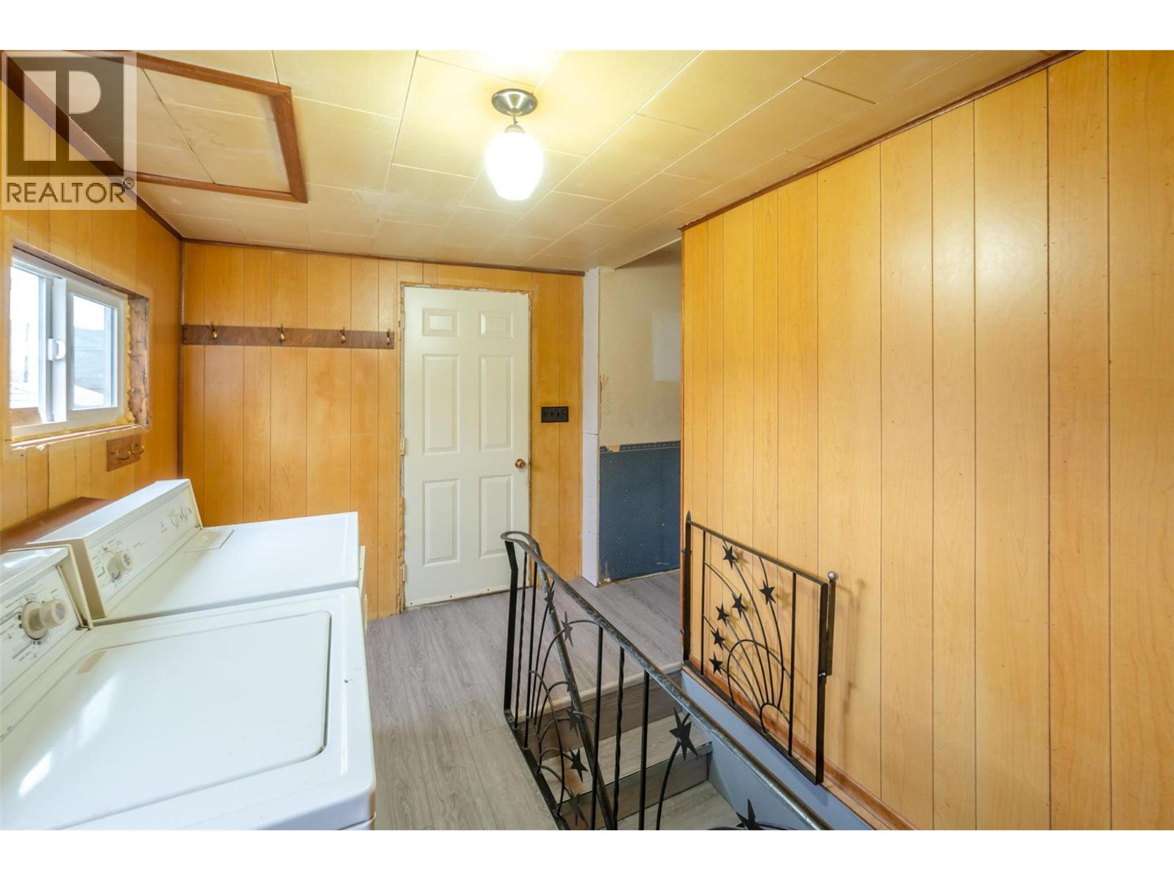 856 SCHOOL AVENUE - 26