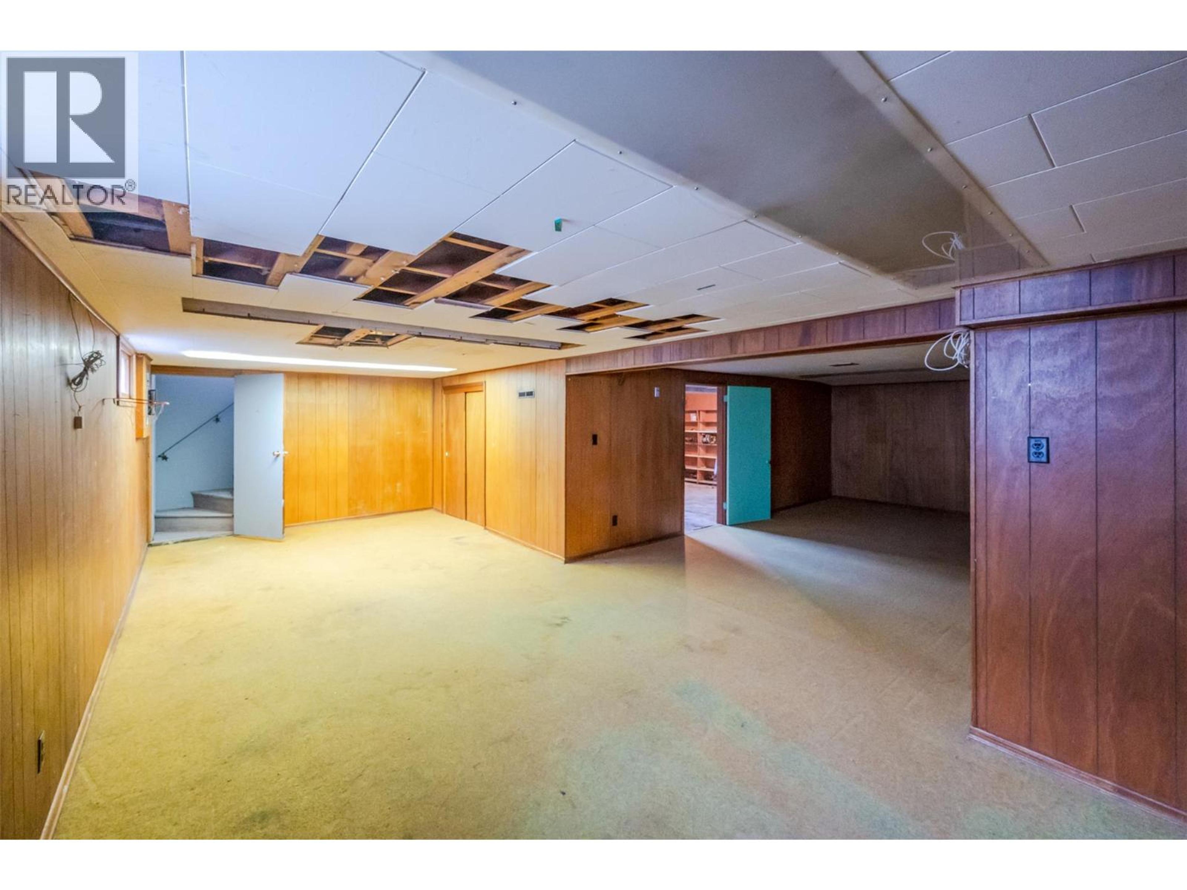 856 SCHOOL AVENUE - 27